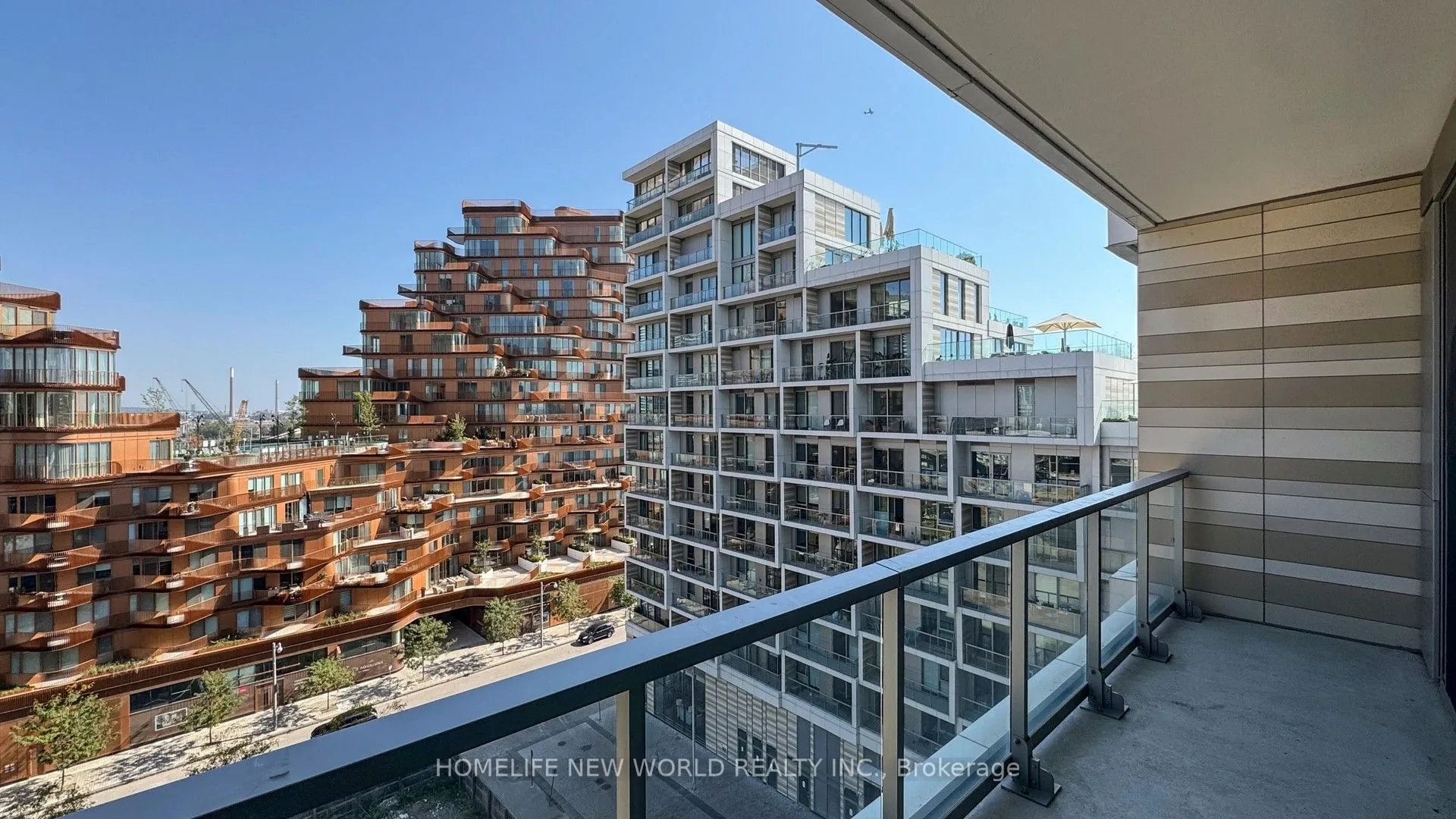 118 Merchants' Wharf, #821