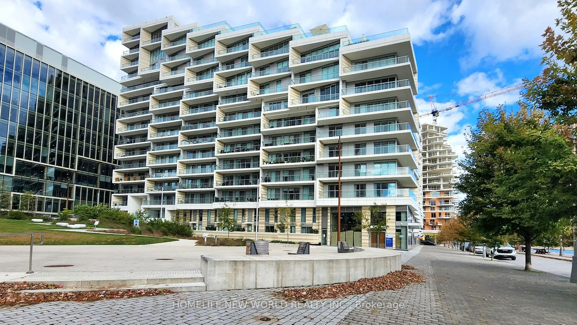 118 Merchants' Wharf, #821