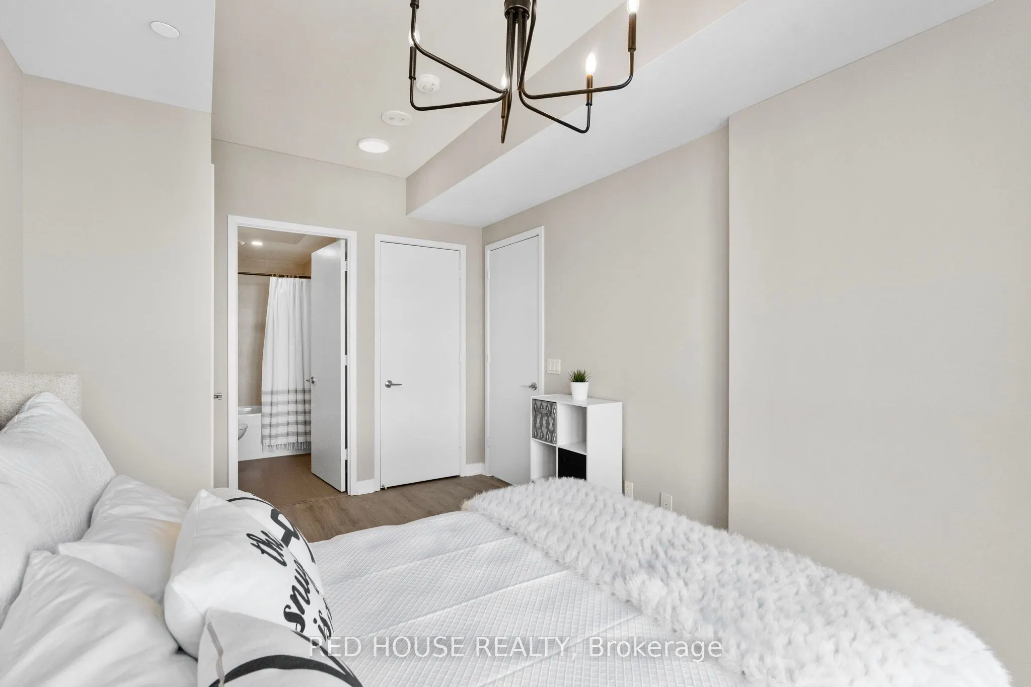 10 Deerlick Court, #1705