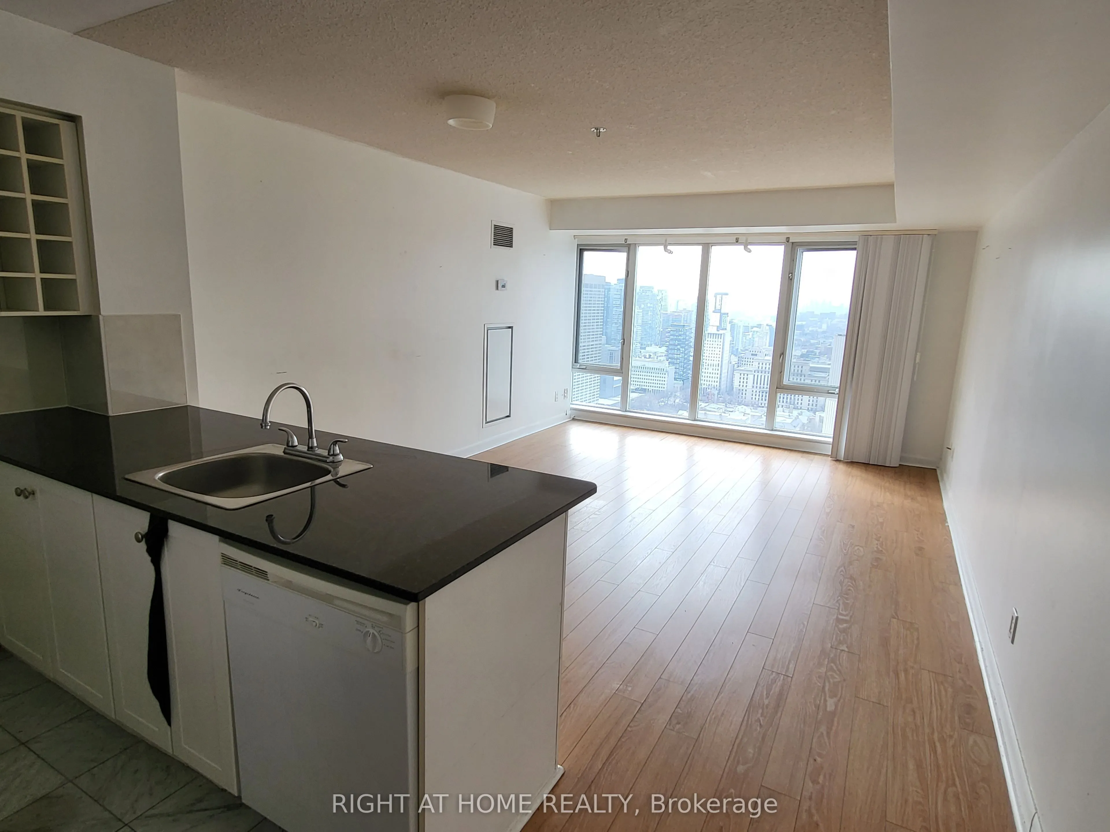 210 Victoria Street, #4210