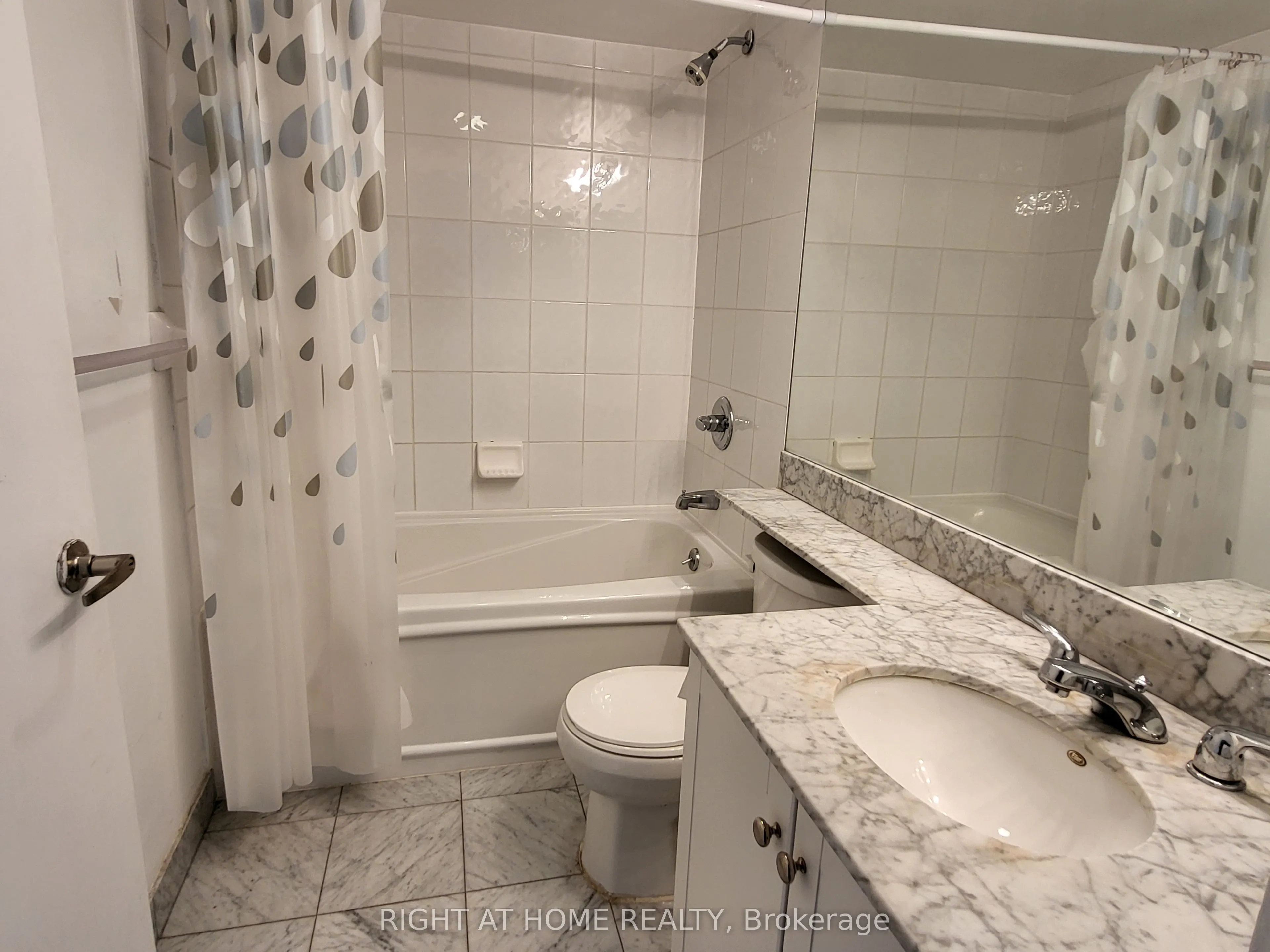 210 Victoria Street, #4210