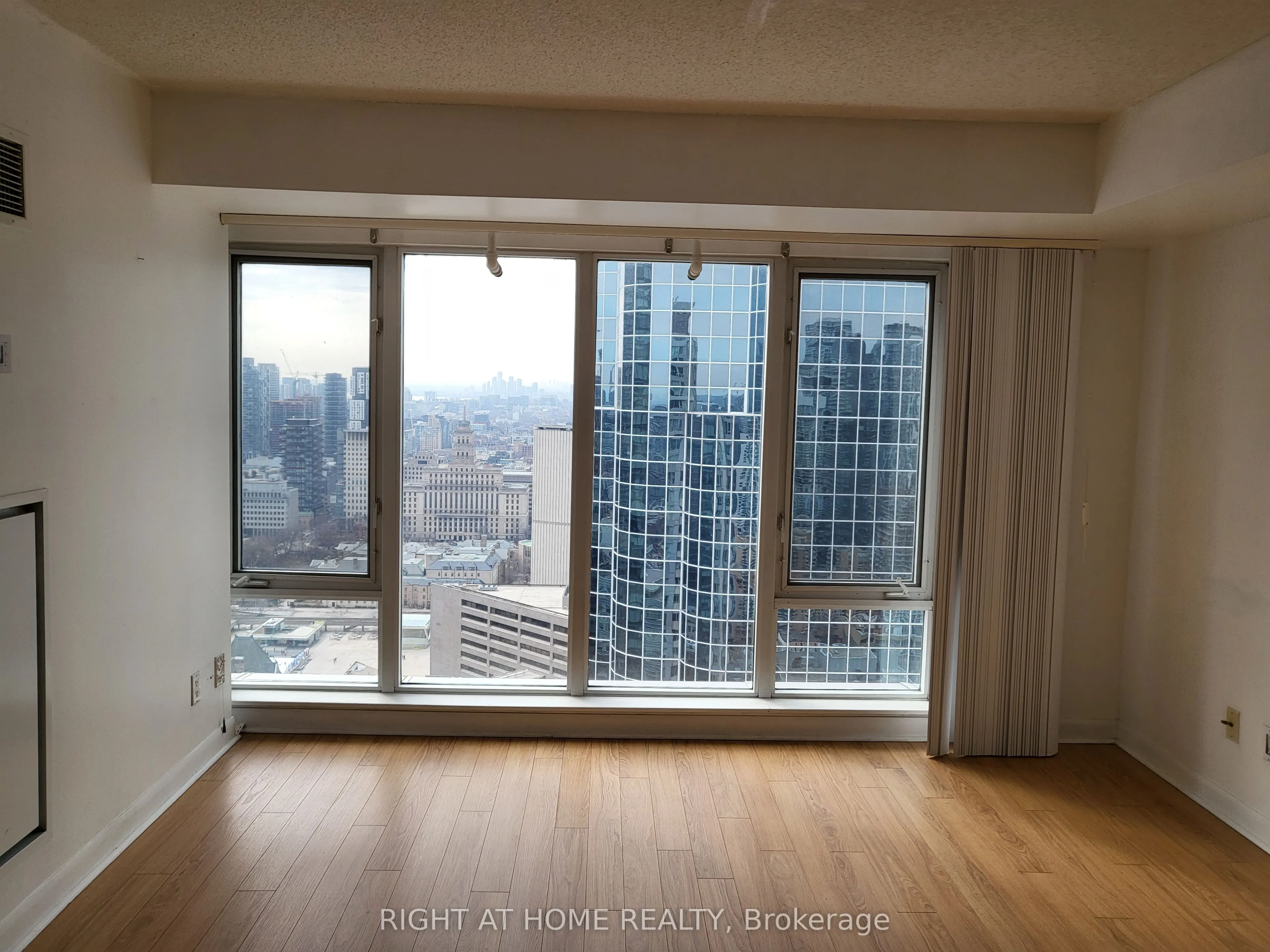210 Victoria Street, #4210