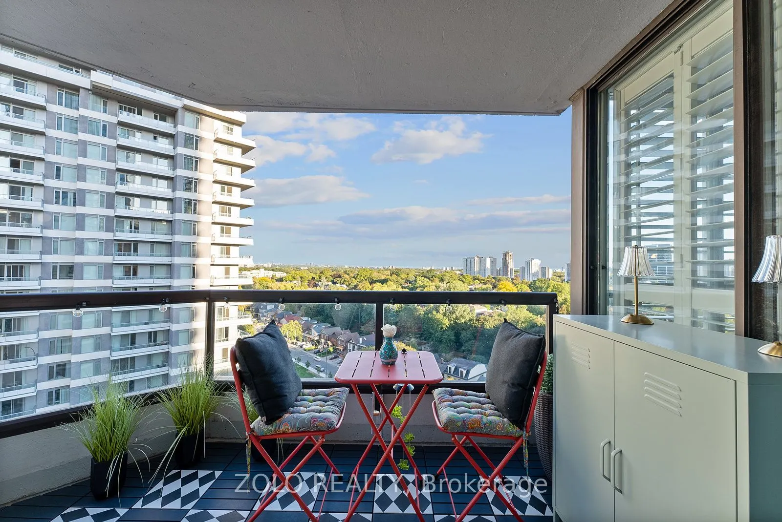 30 Holly Street, #1701