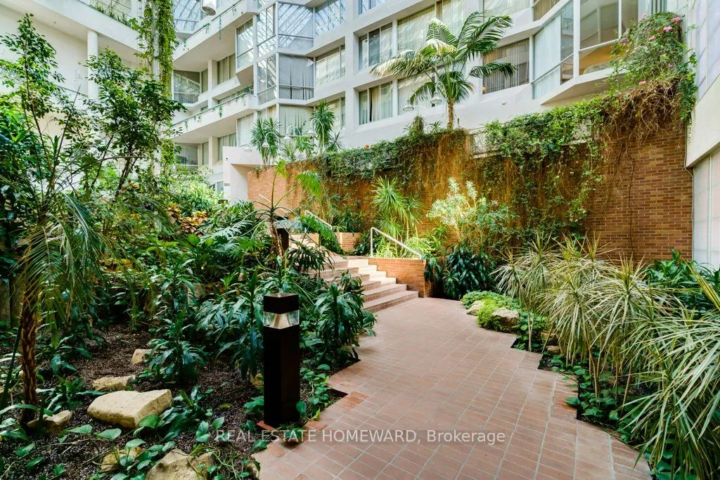 71 Front Street E, #606