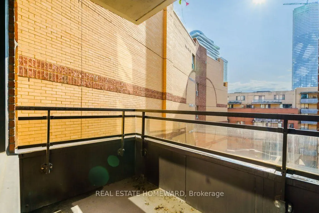 71 Front Street E, #606