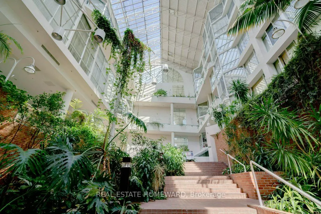 71 Front Street E, #606