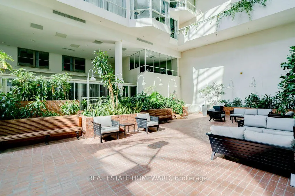 71 Front Street E, #606
