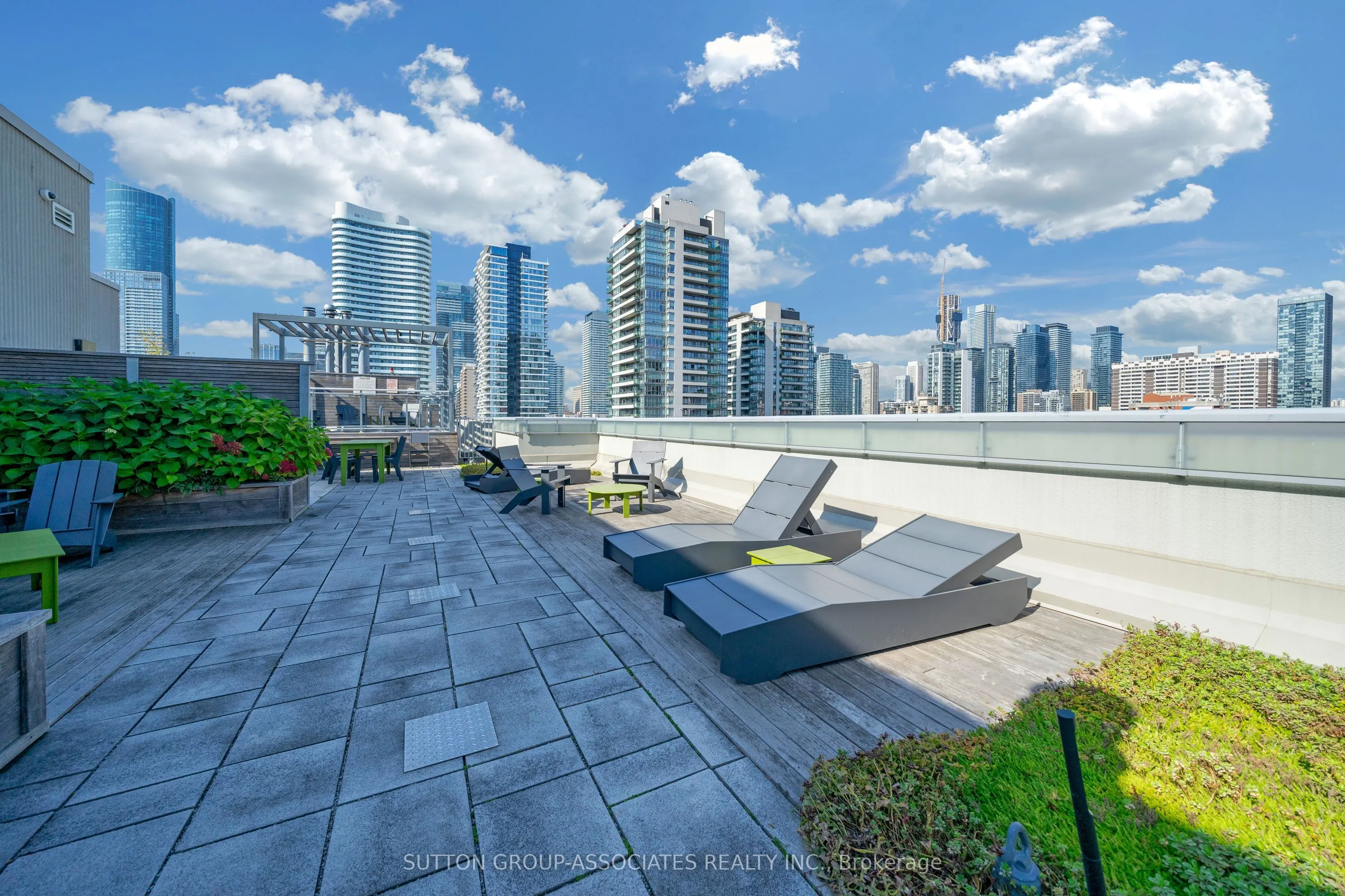 130 Carlton Street, #601