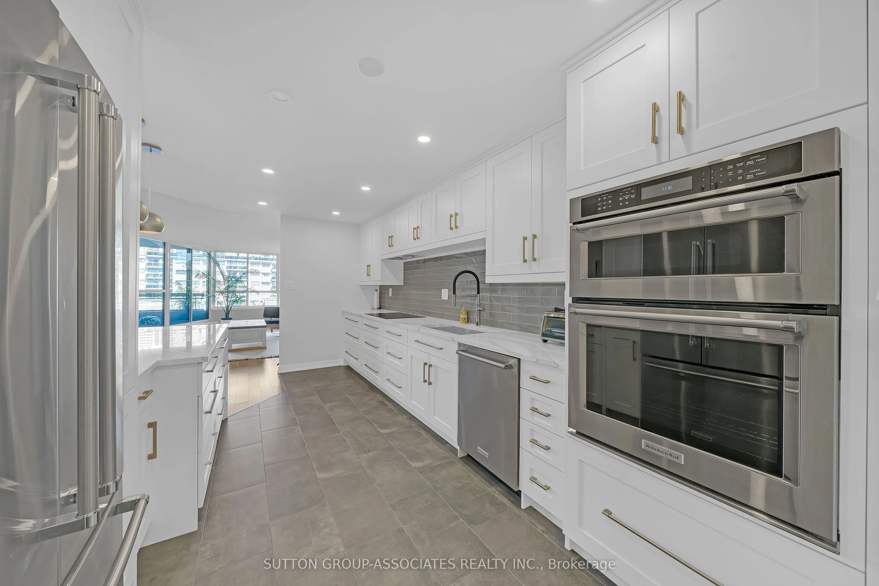 130 Carlton Street, #601