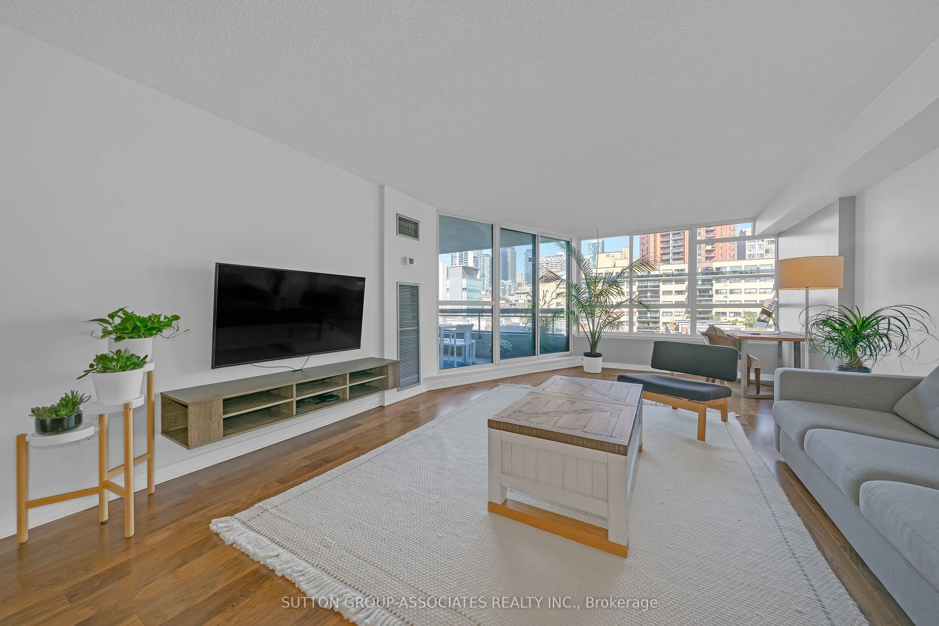 130 Carlton Street, #601