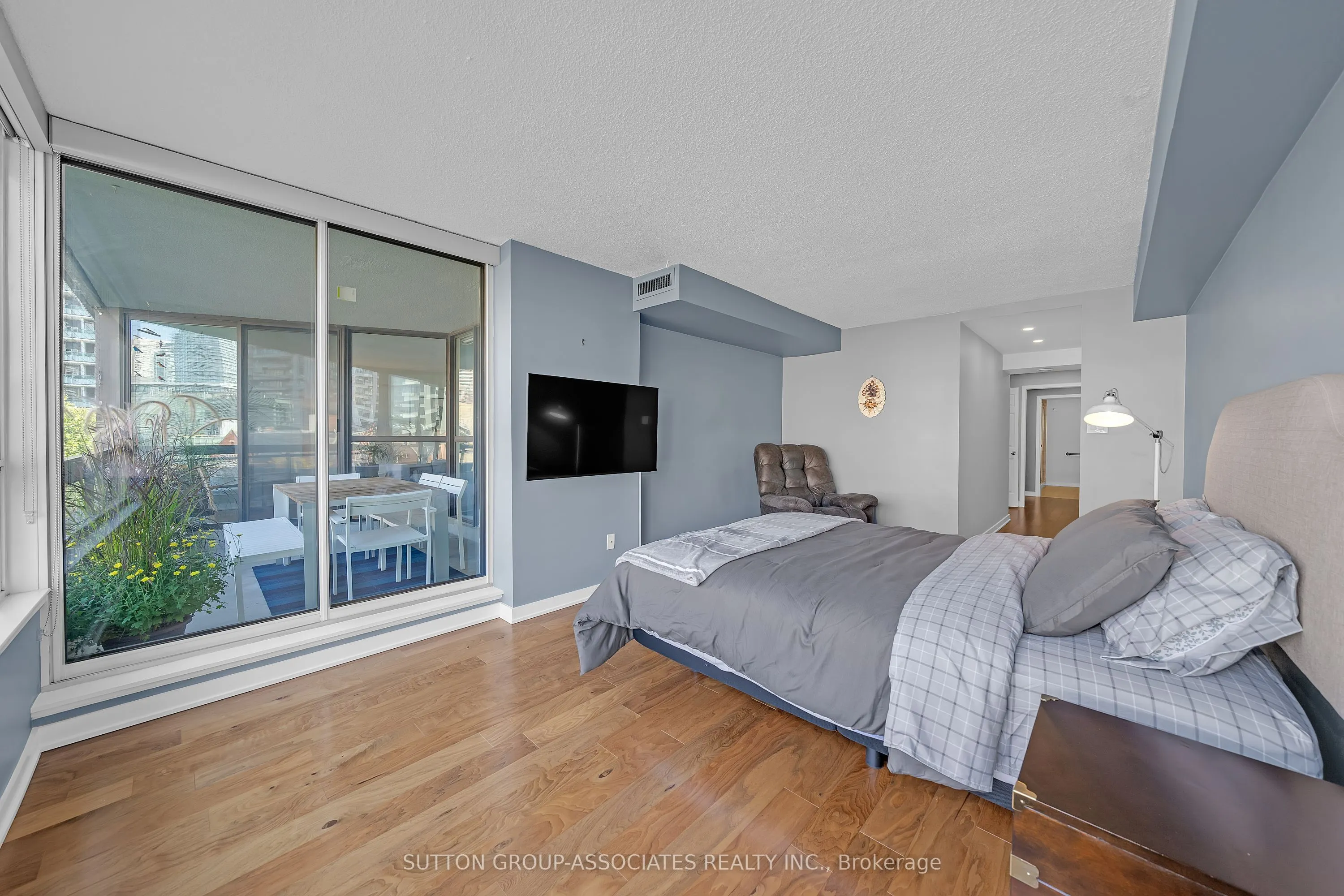 130 Carlton Street, #601