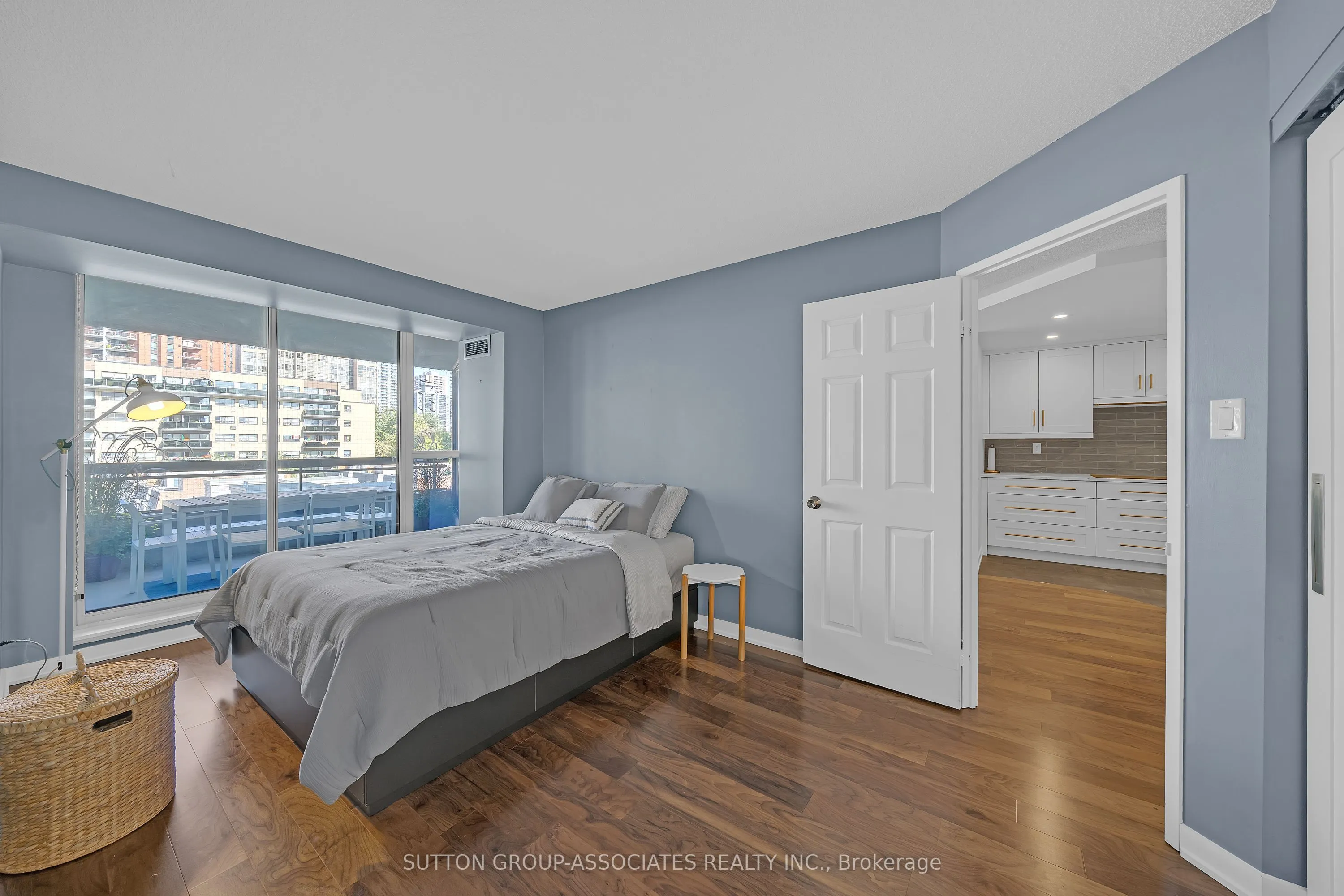 130 Carlton Street, #601