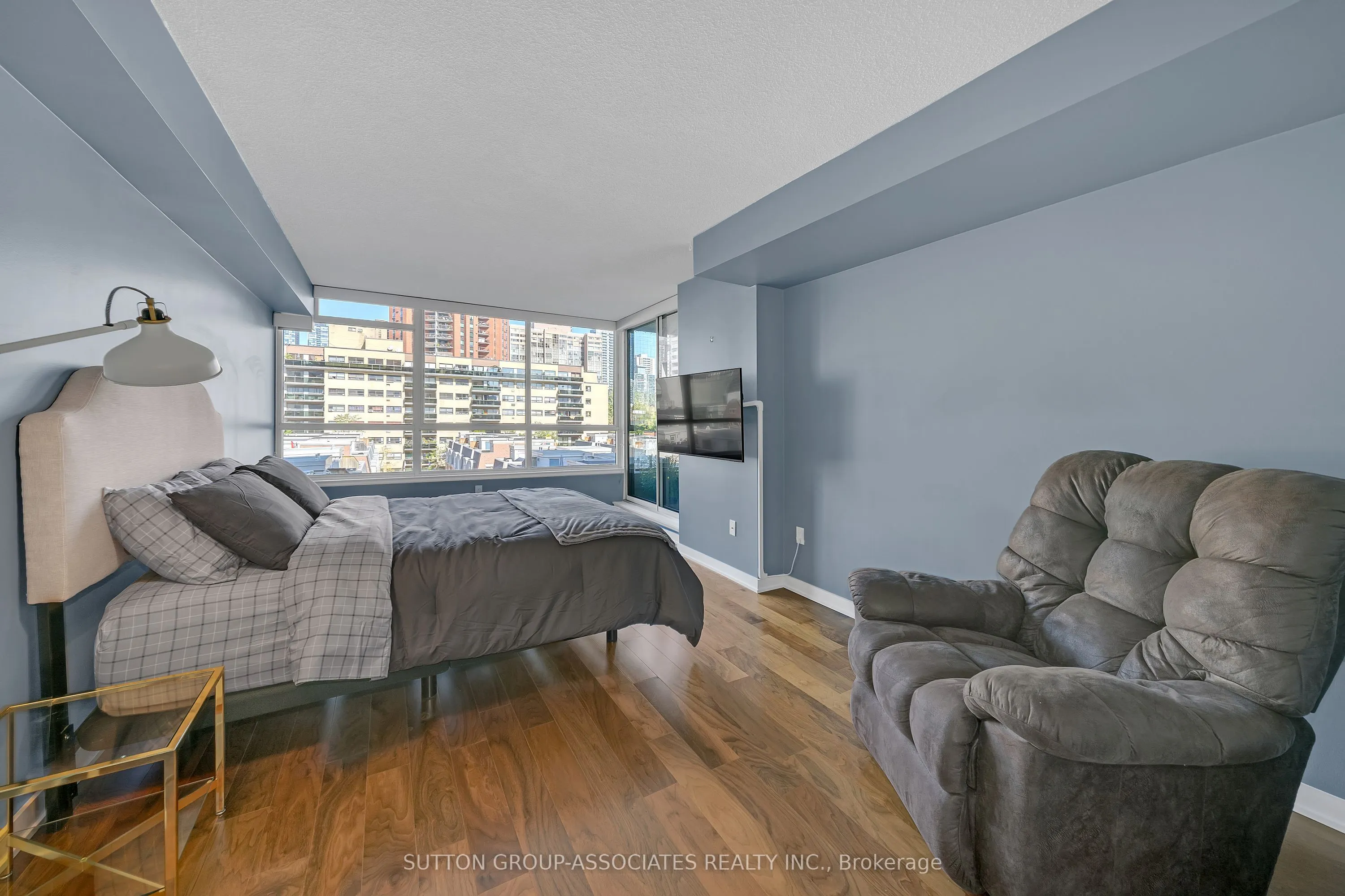 130 Carlton Street, #601