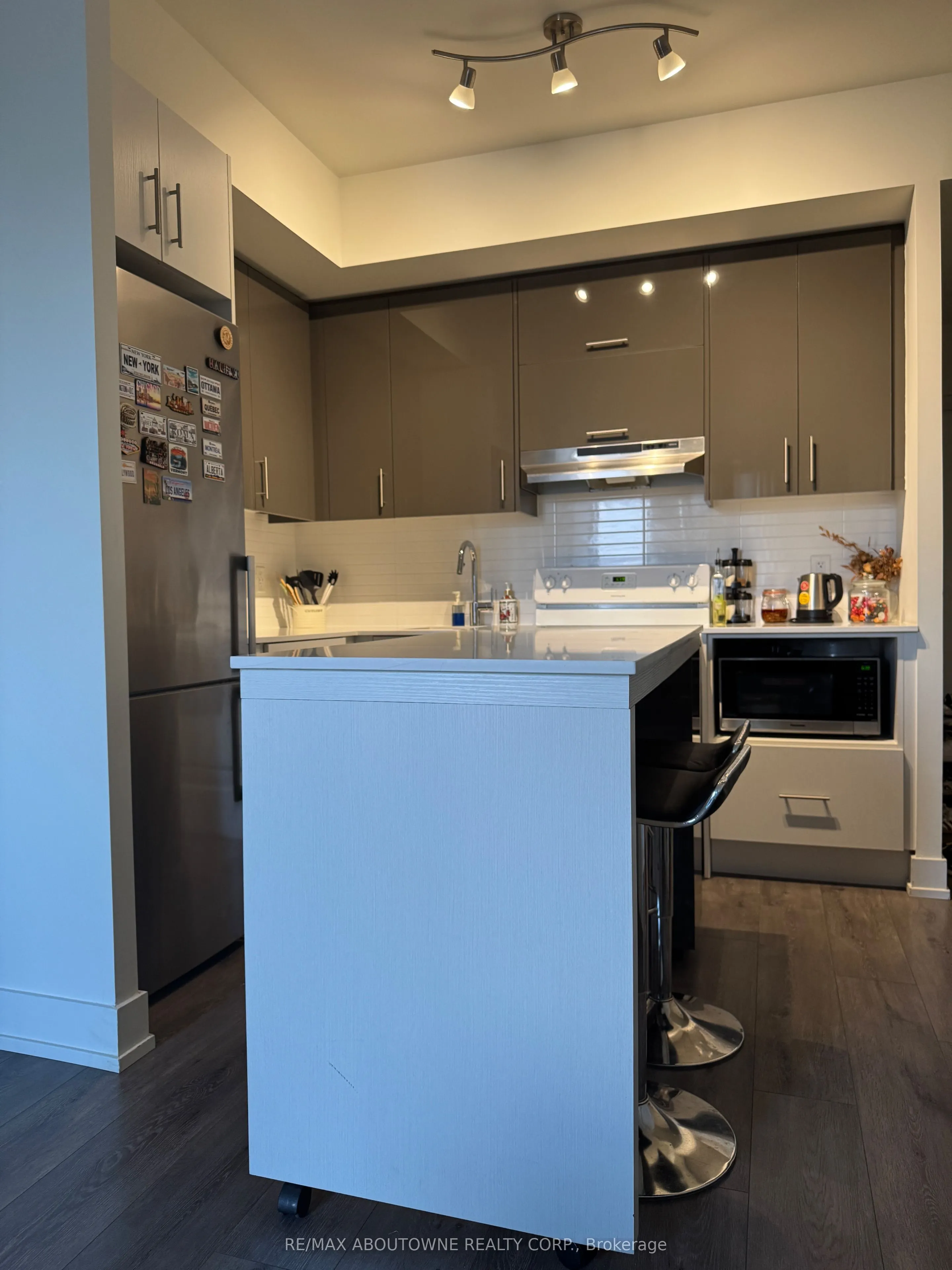 180 Fairview Mall Drive, #2