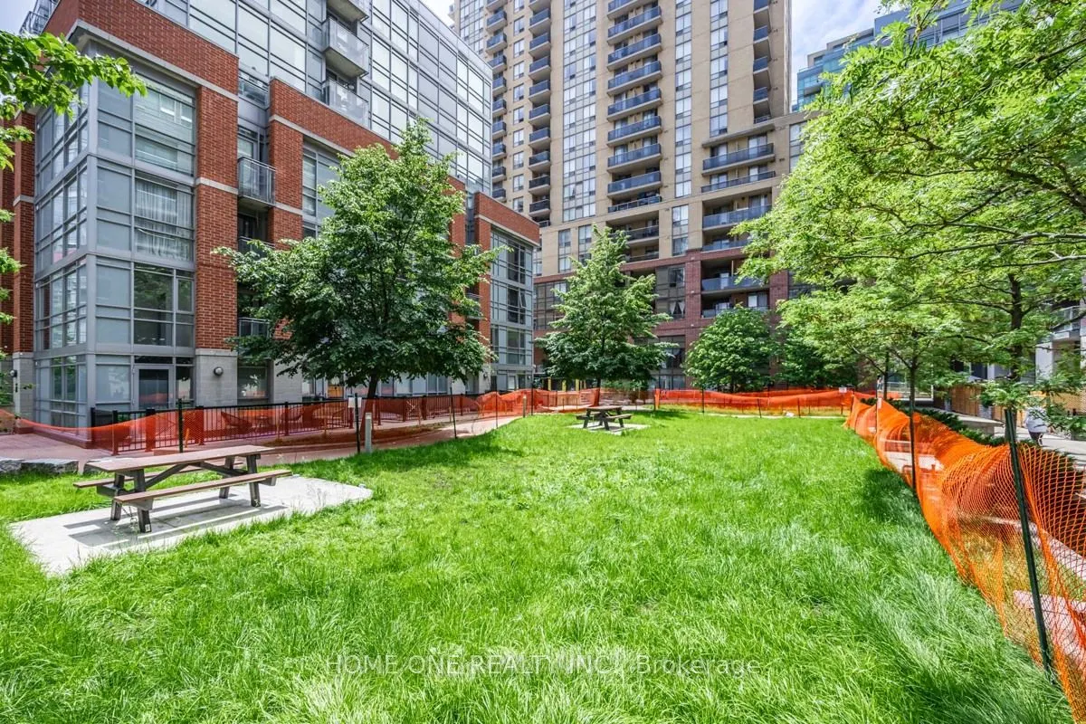 68 Abell Street, #822