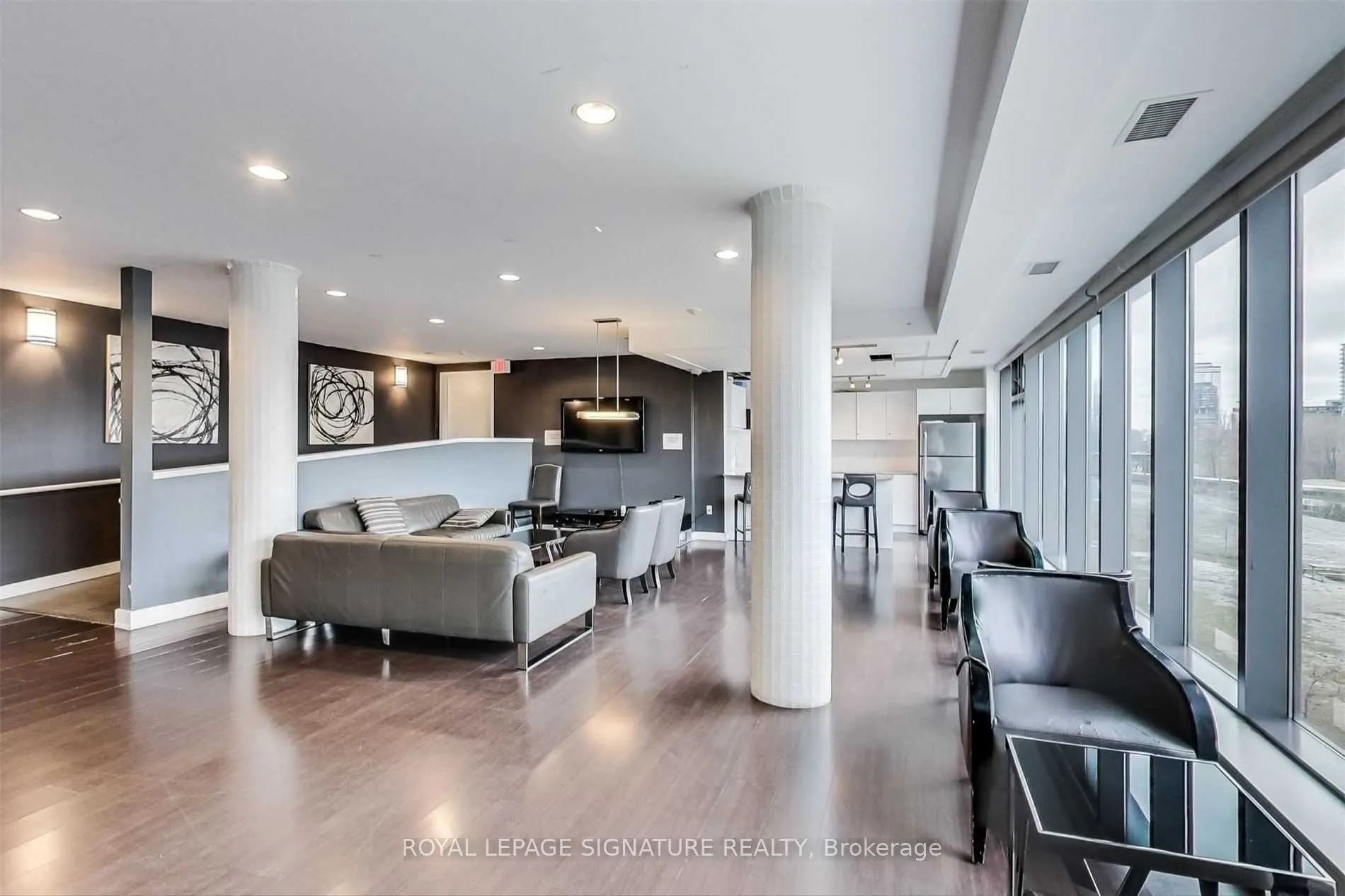 55 East Liberty Street, #815
