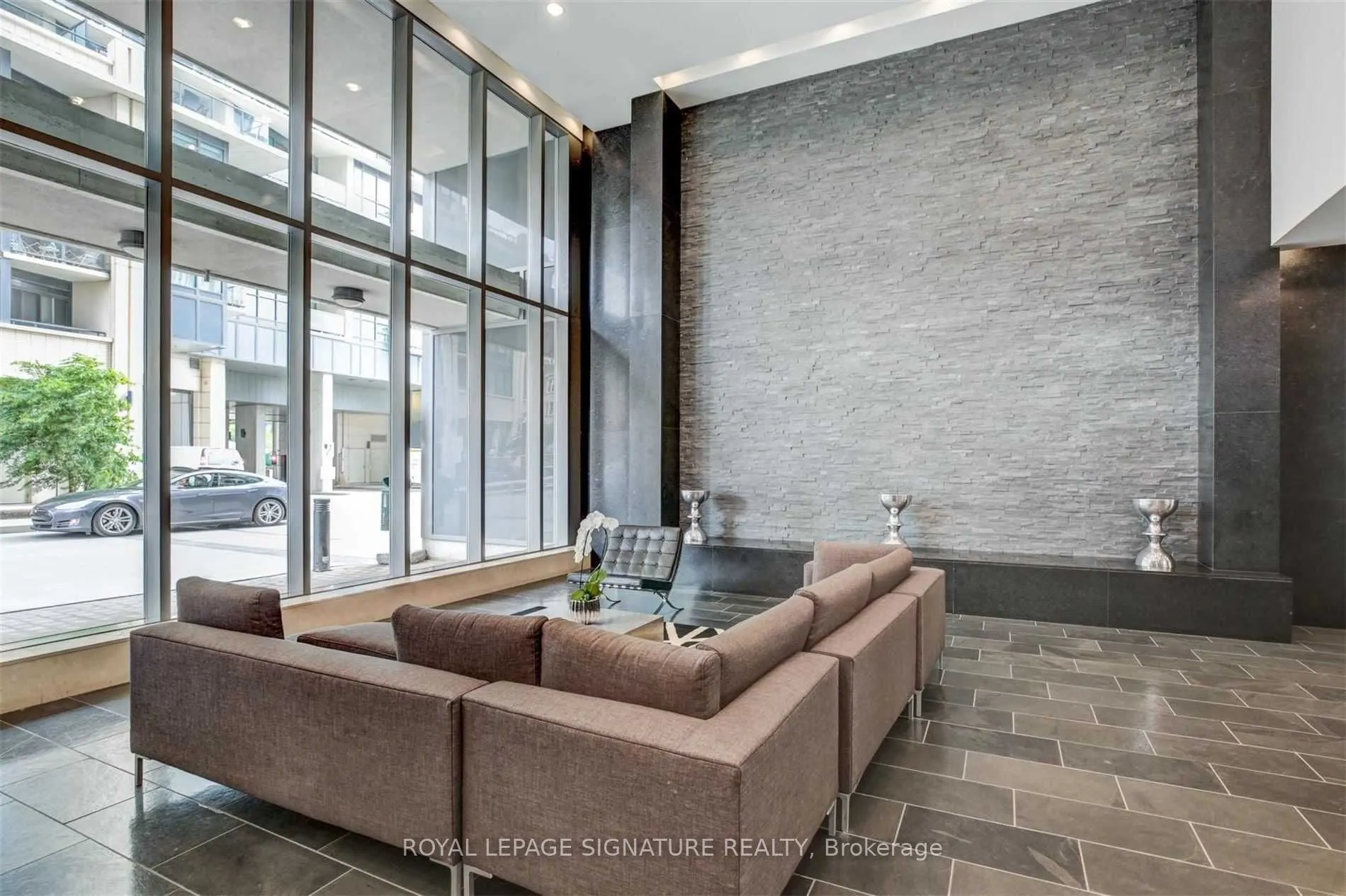 55 East Liberty Street, #815