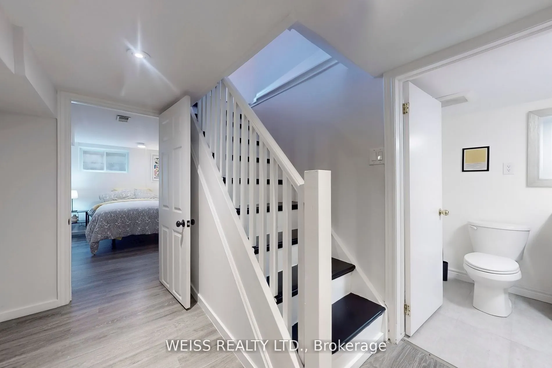 758 Richmond Street W