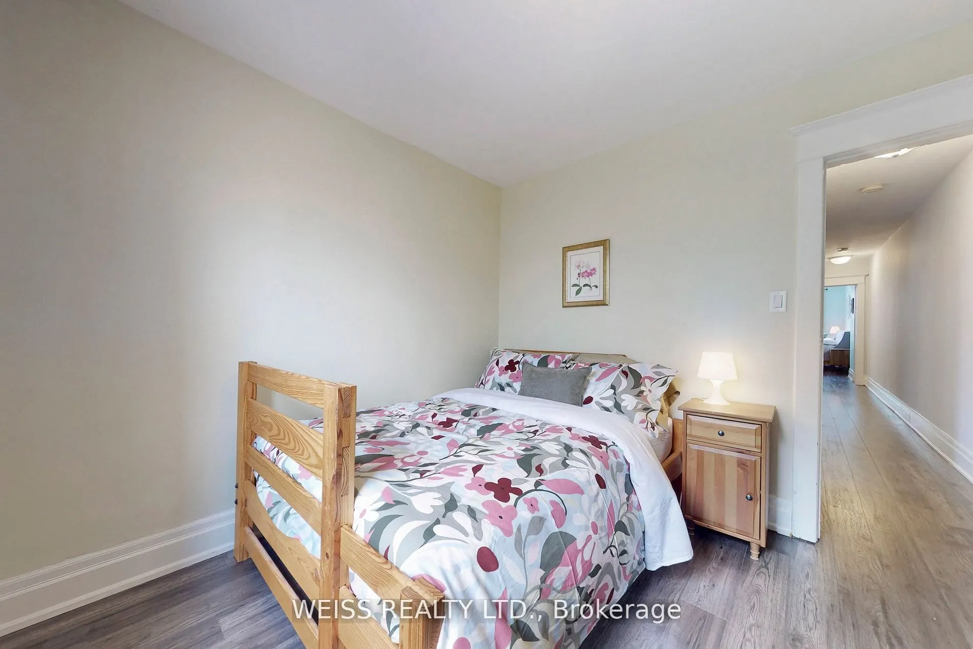 758 Richmond Street W