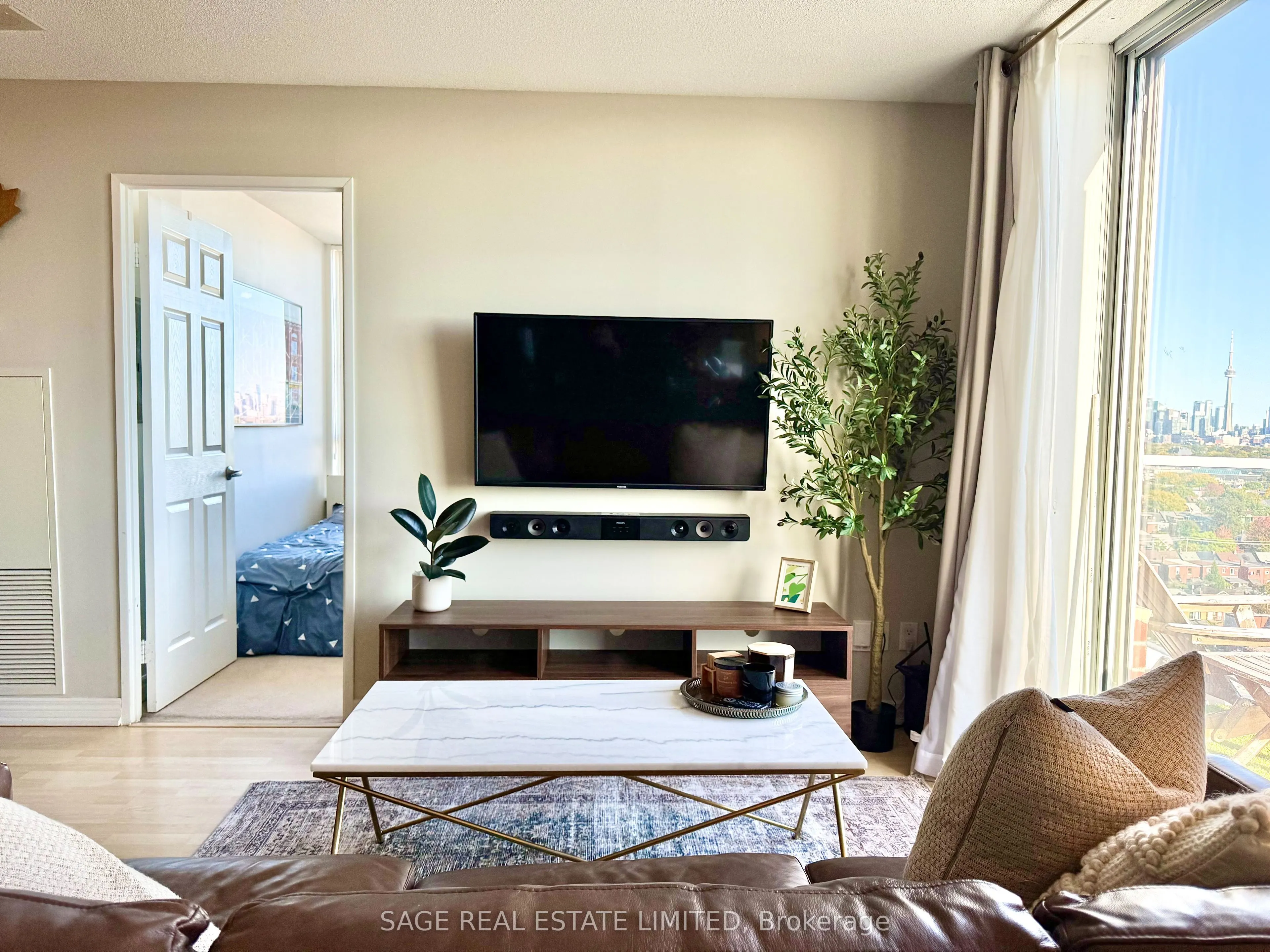 1369 Bloor Street, #1504