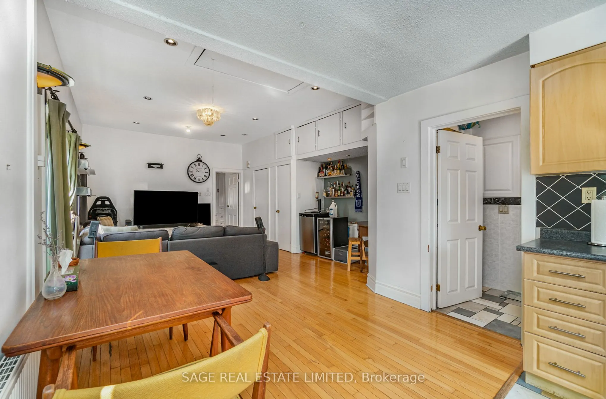 325 Lippincott Street