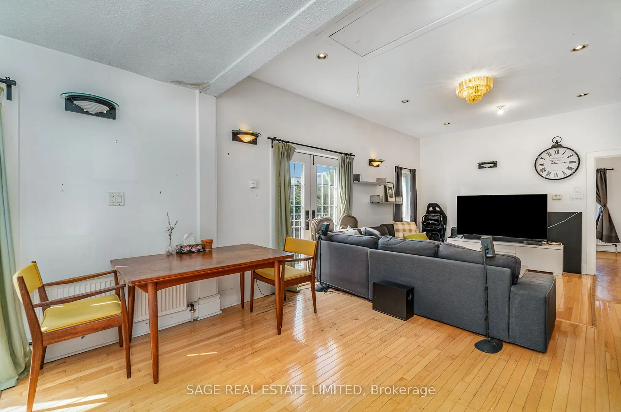 325 Lippincott Street