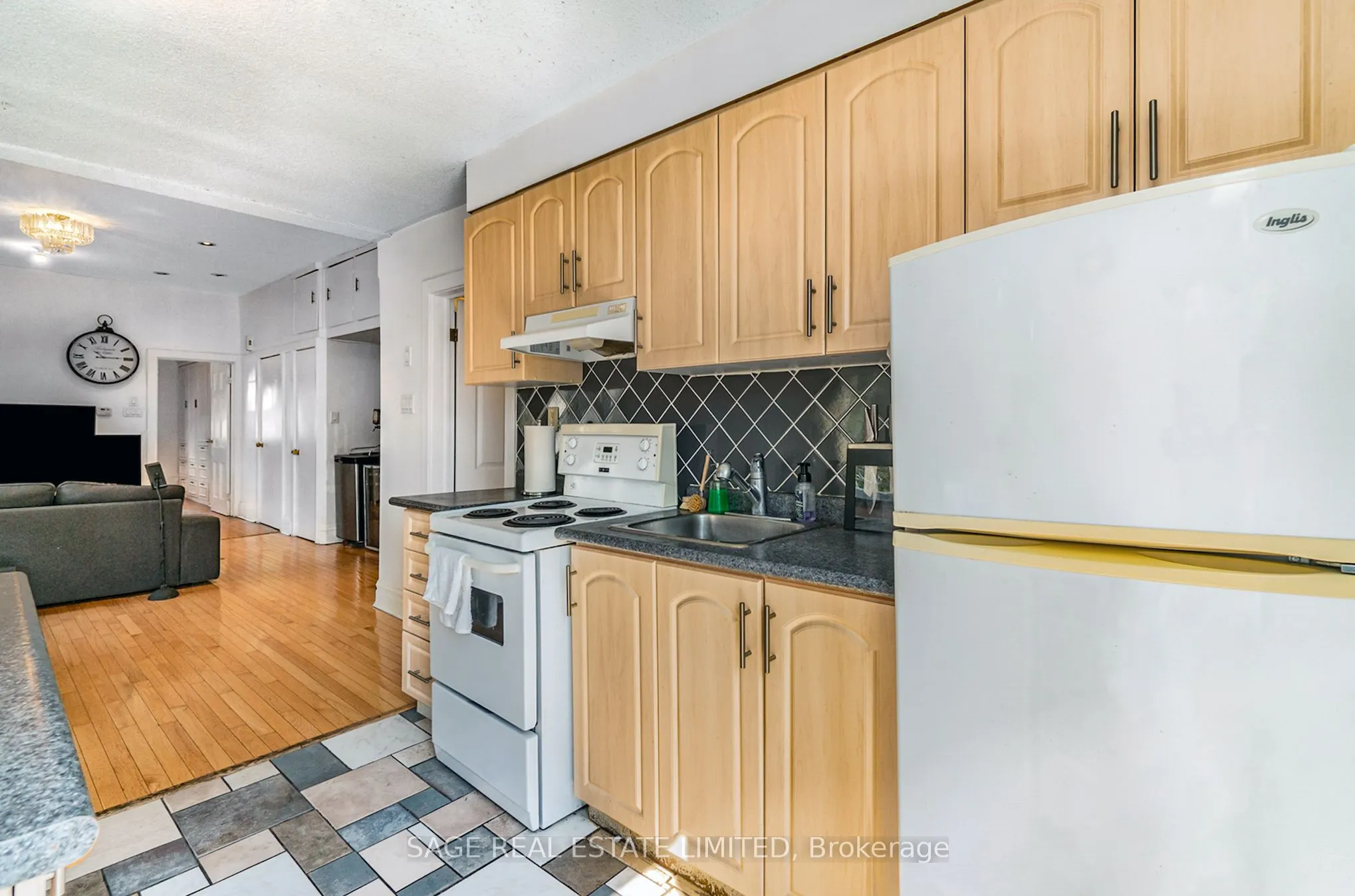 325 Lippincott Street