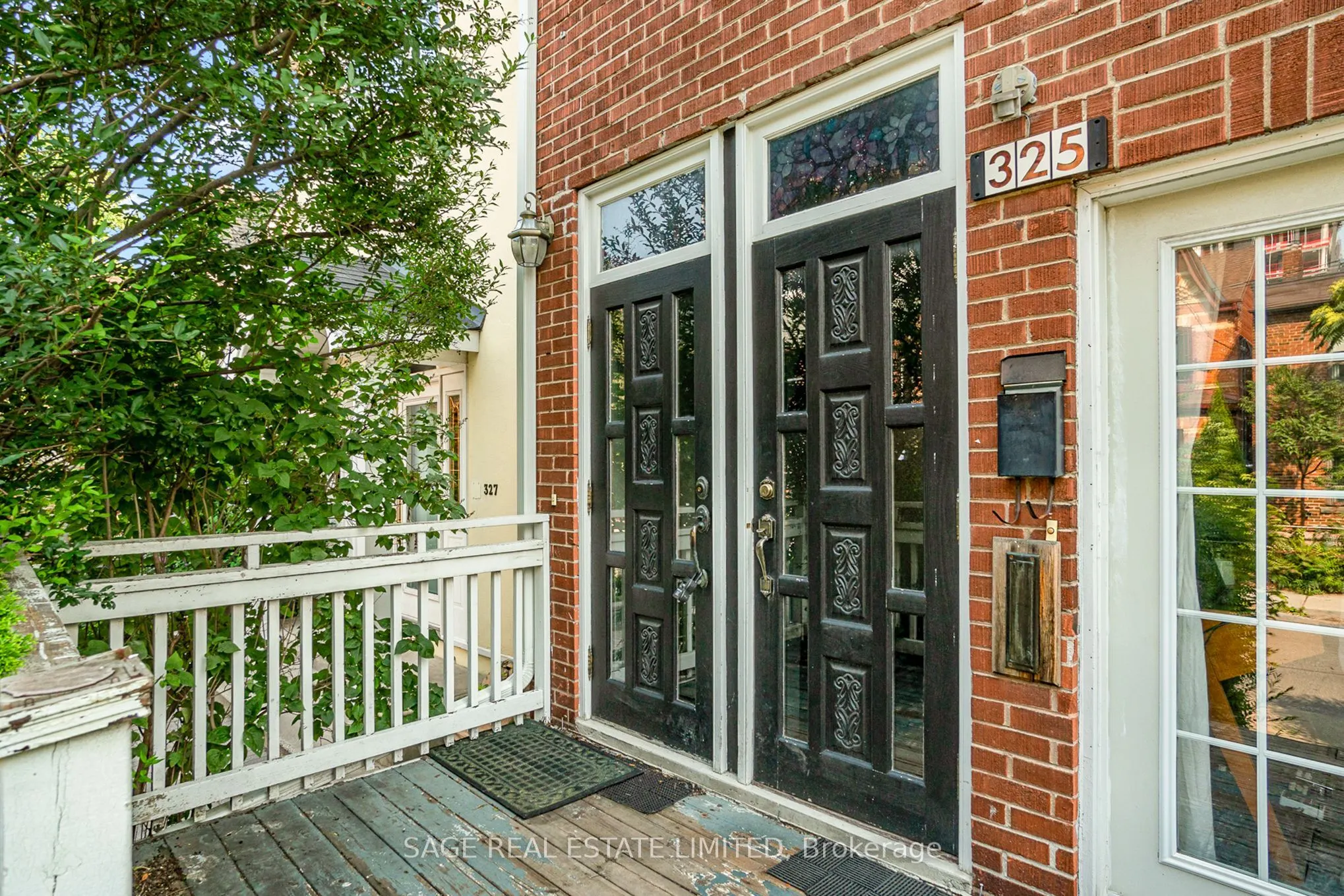 325 Lippincott Street