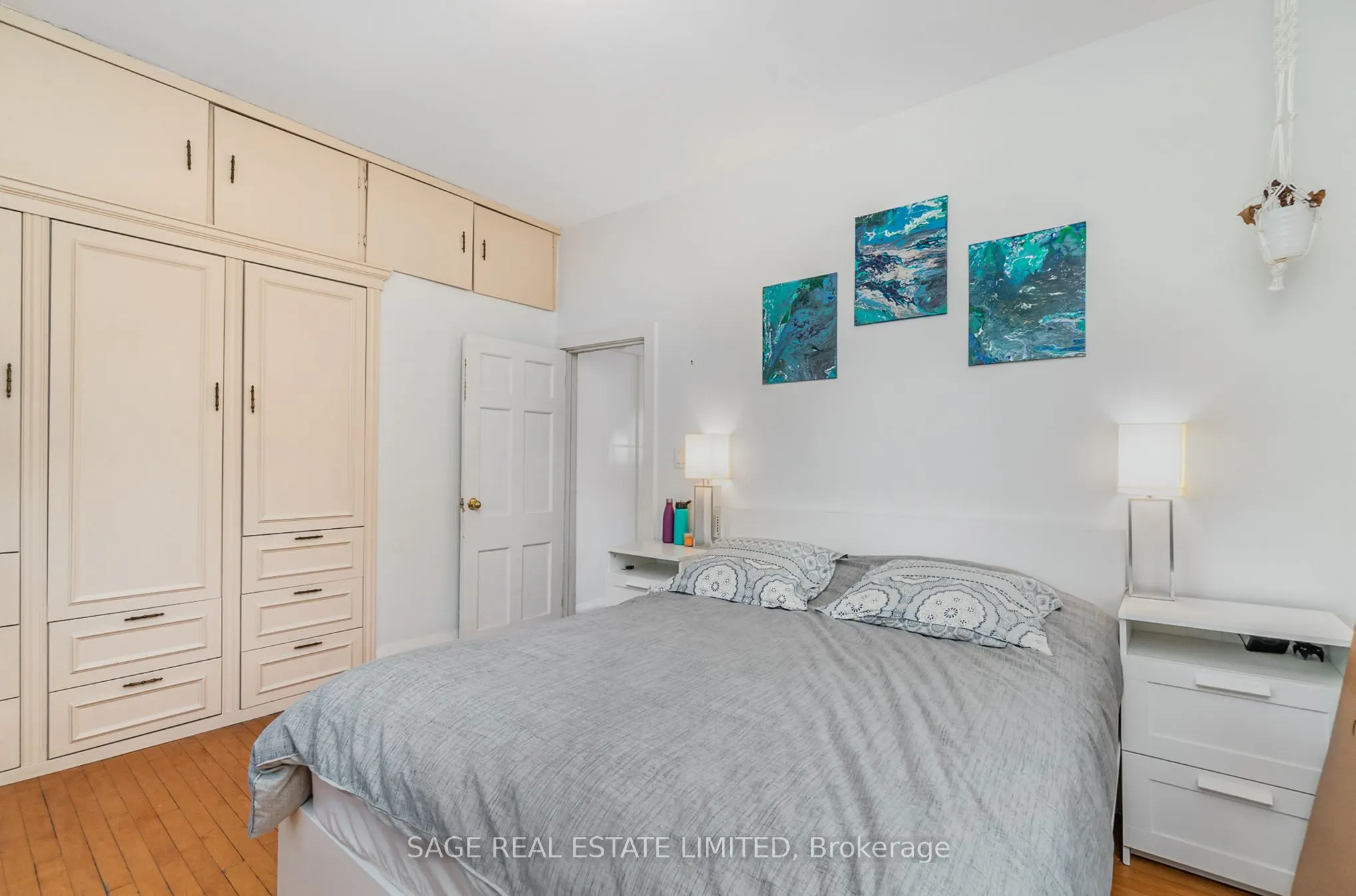 325 Lippincott Street