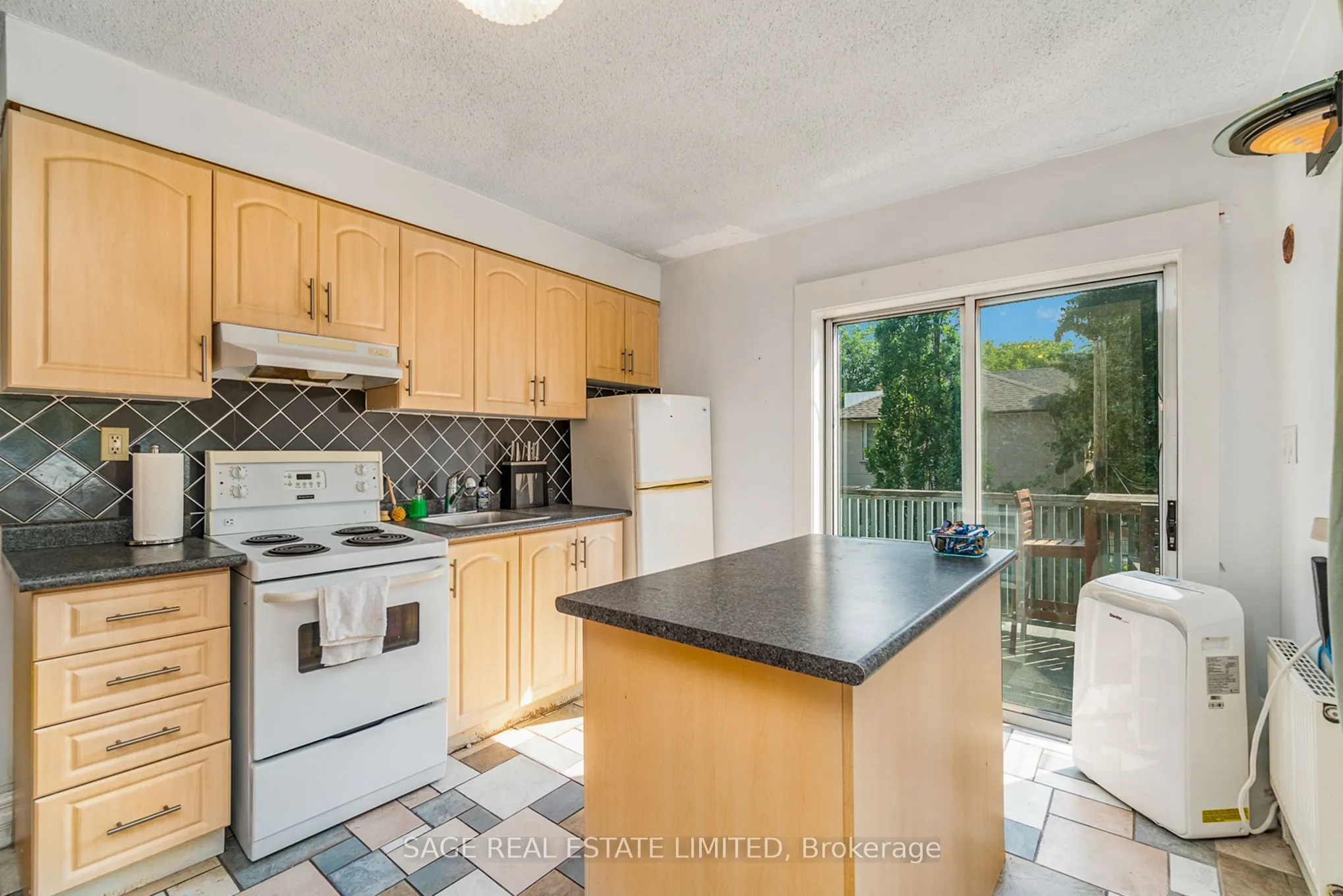 325 Lippincott Street