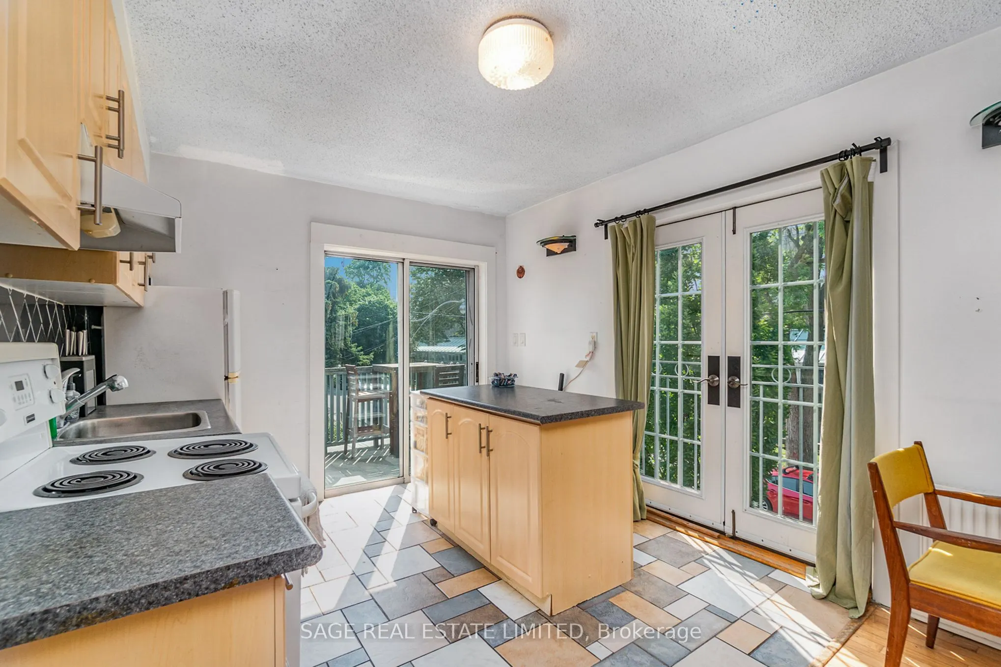 325 Lippincott Street