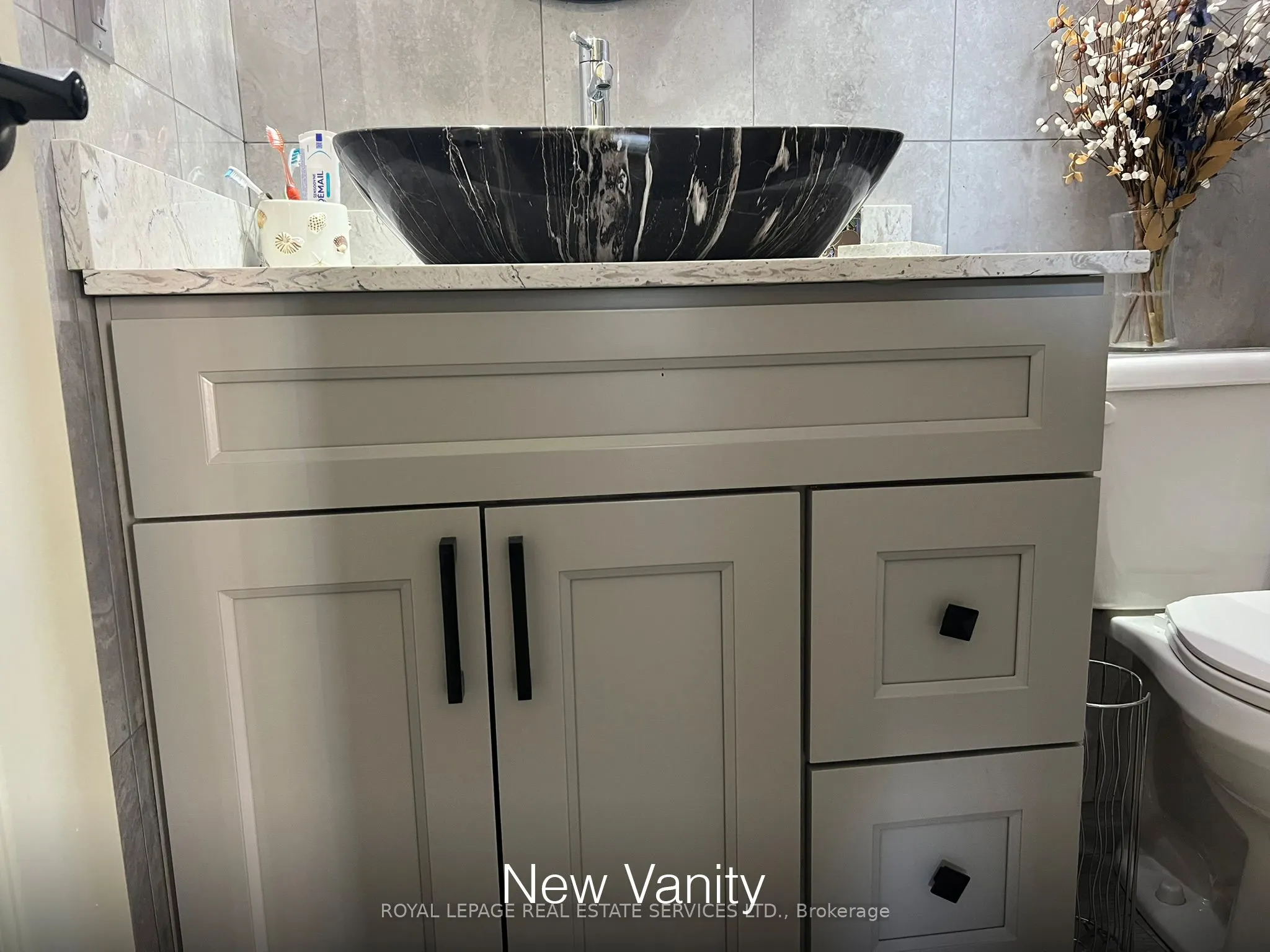 60 Pavane Linkway, #709