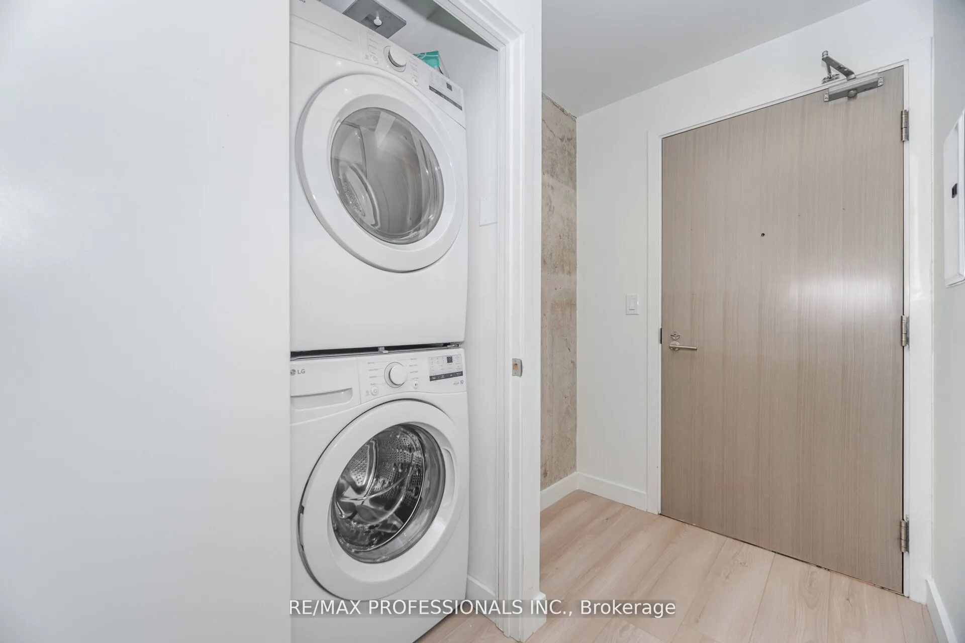 111 Bathurst Street, #716