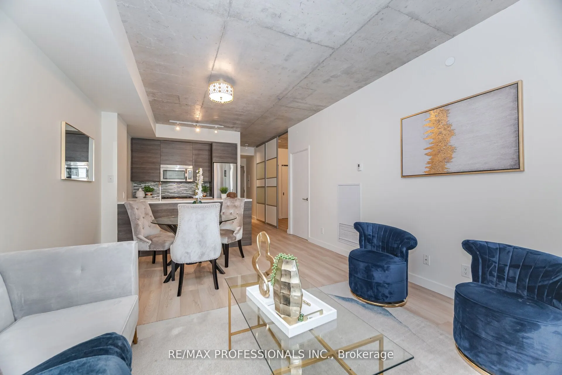 111 Bathurst Street, #716