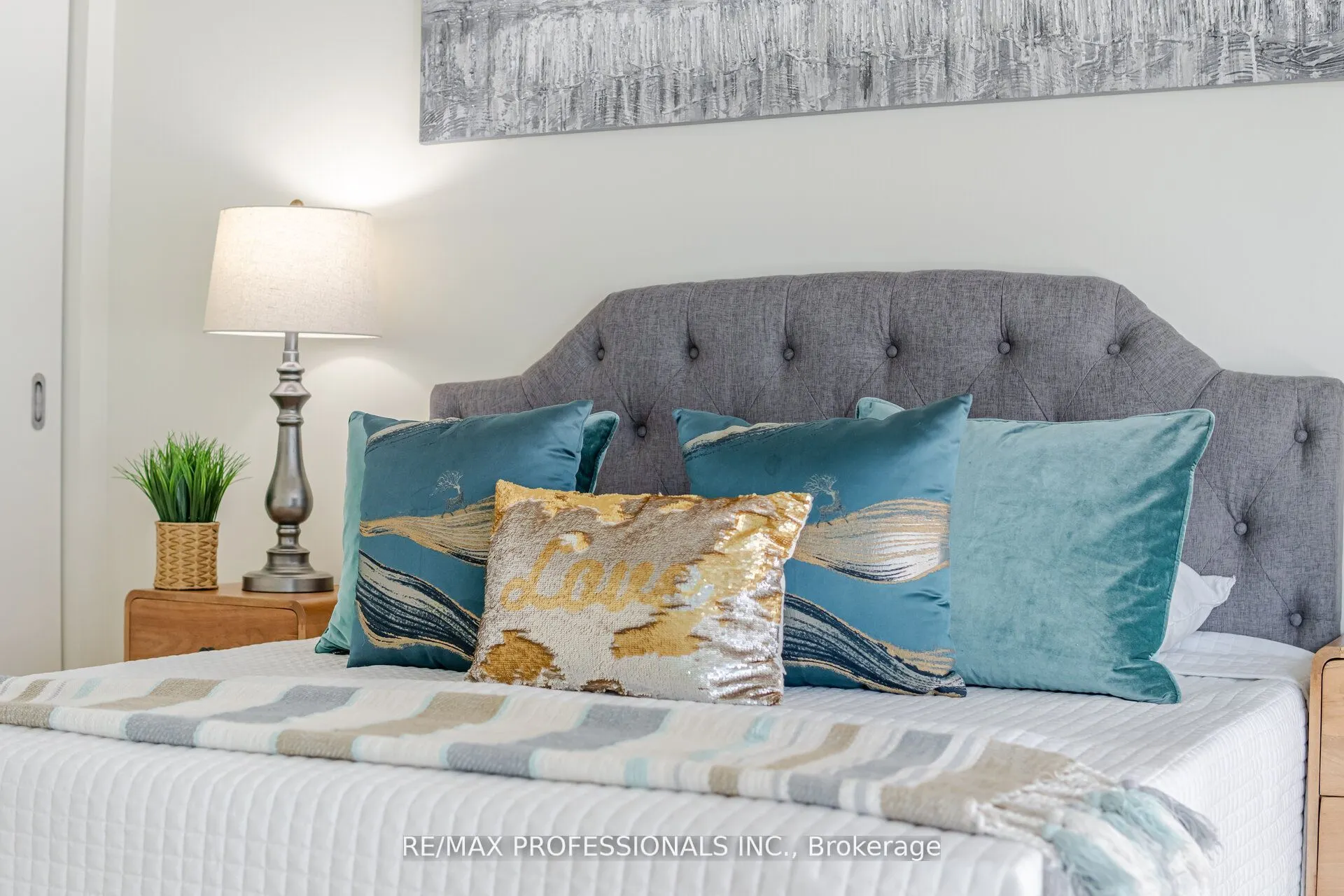 111 Bathurst Street, #716