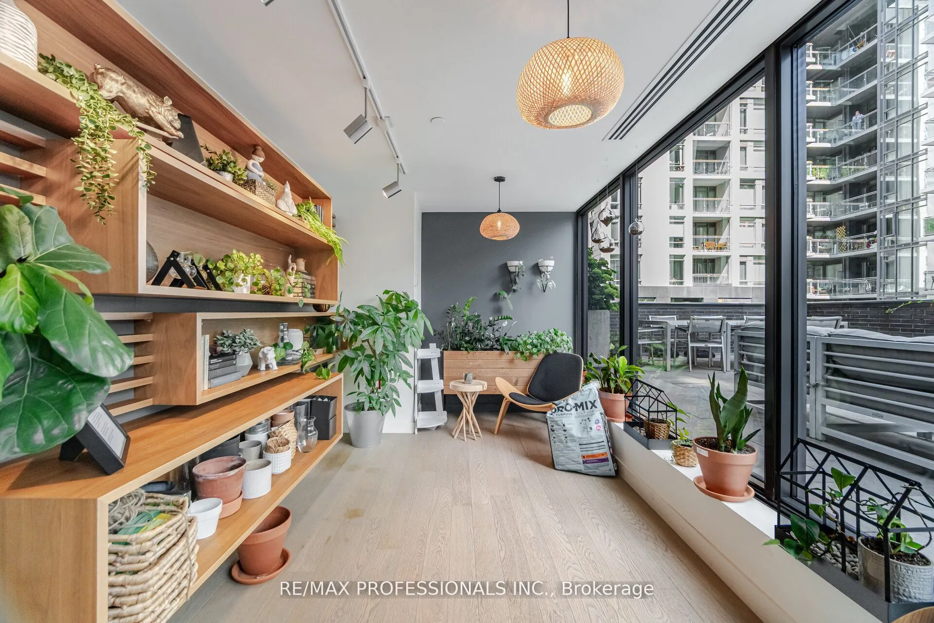 111 Bathurst Street, #716