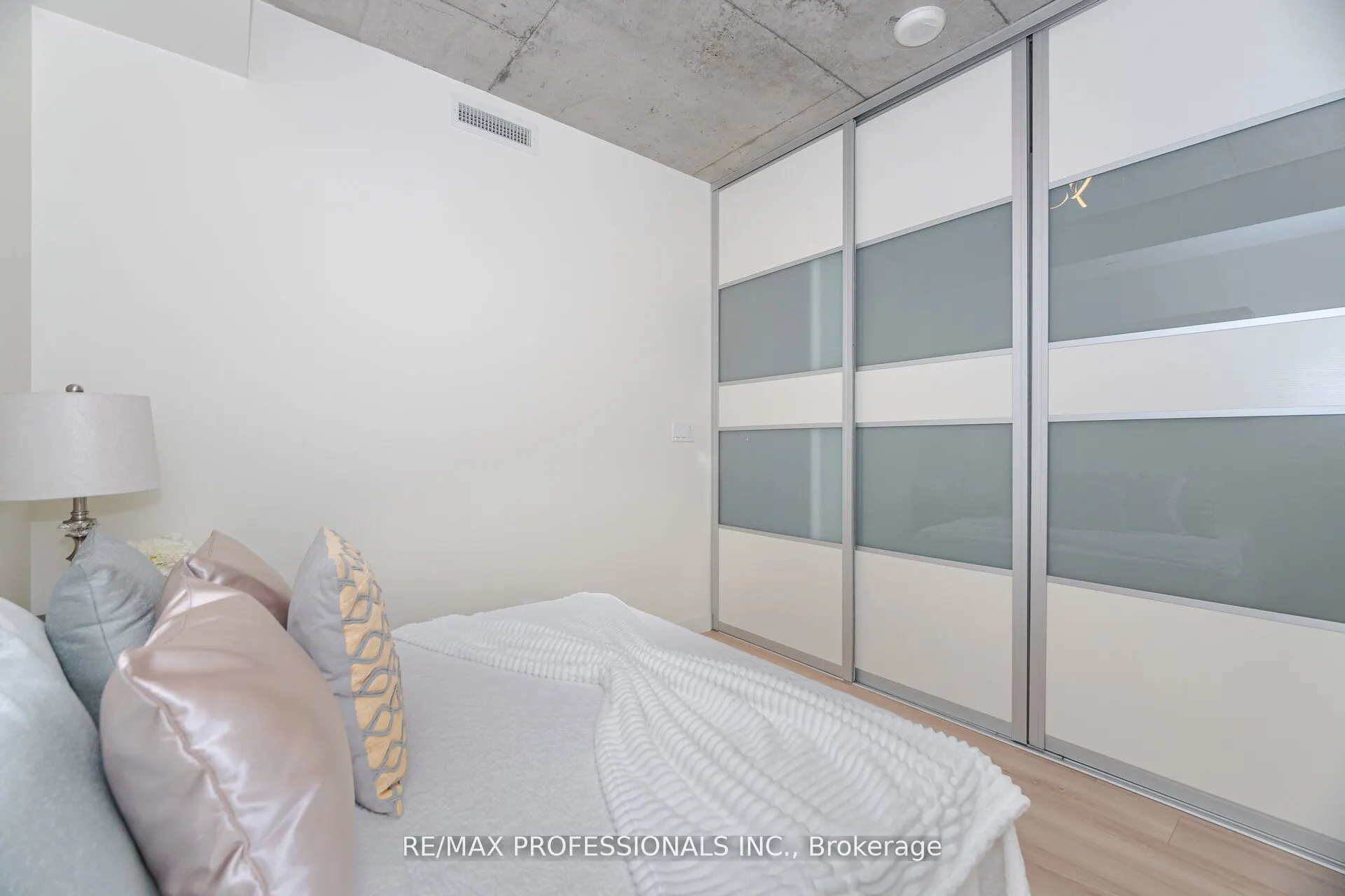 111 Bathurst Street, #716