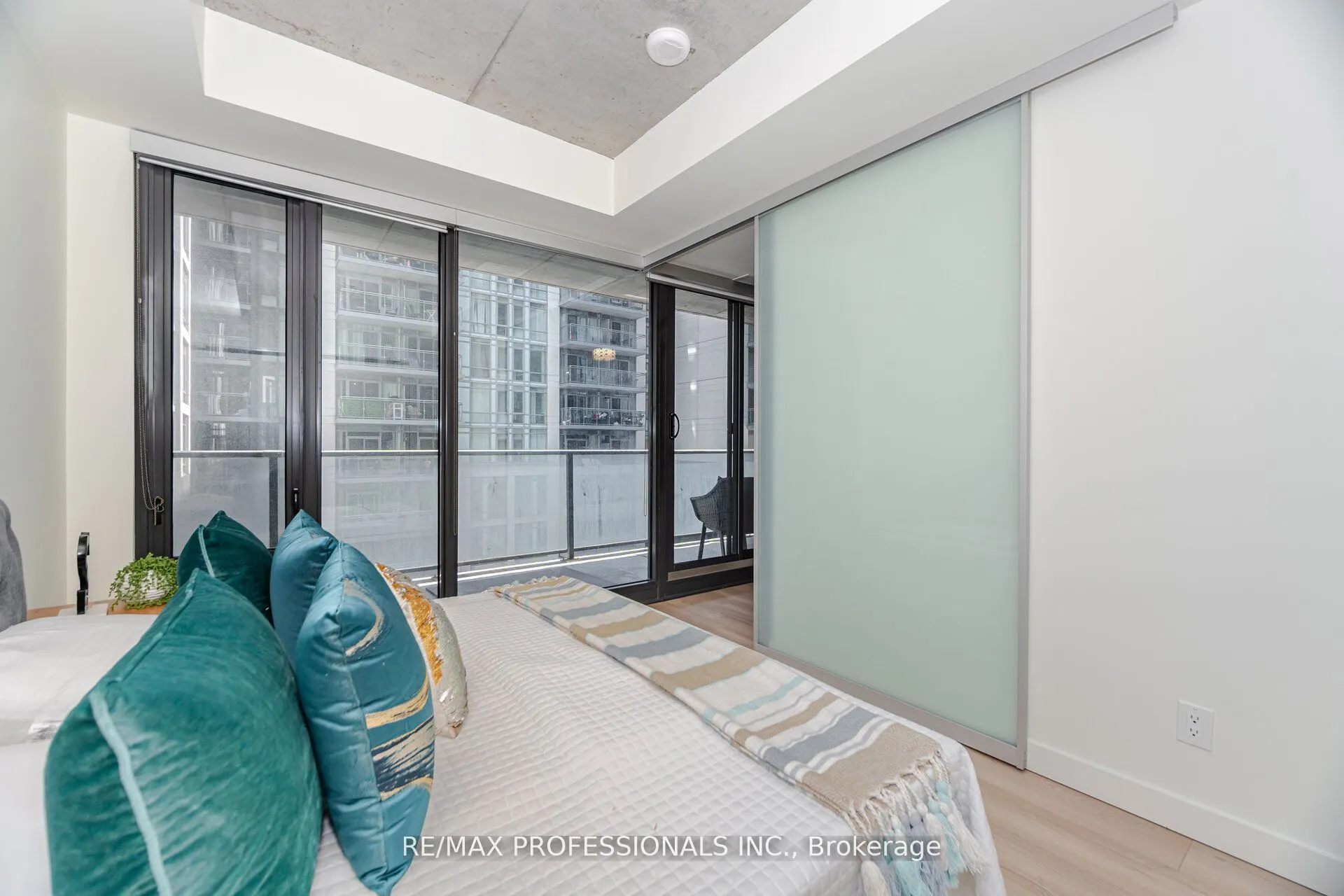 111 Bathurst Street, #716