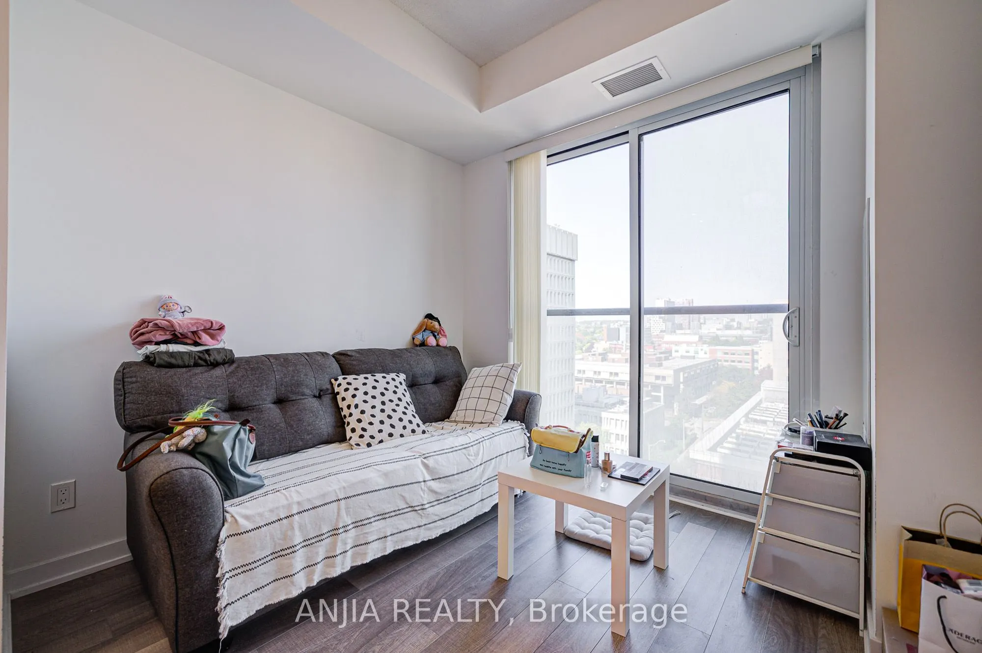 181 Huron Street, #1106