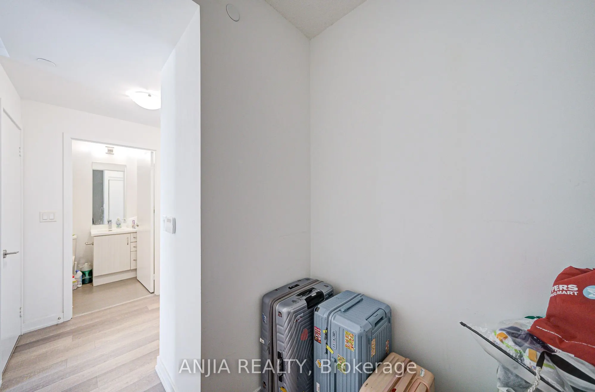 181 Huron Street, #1106