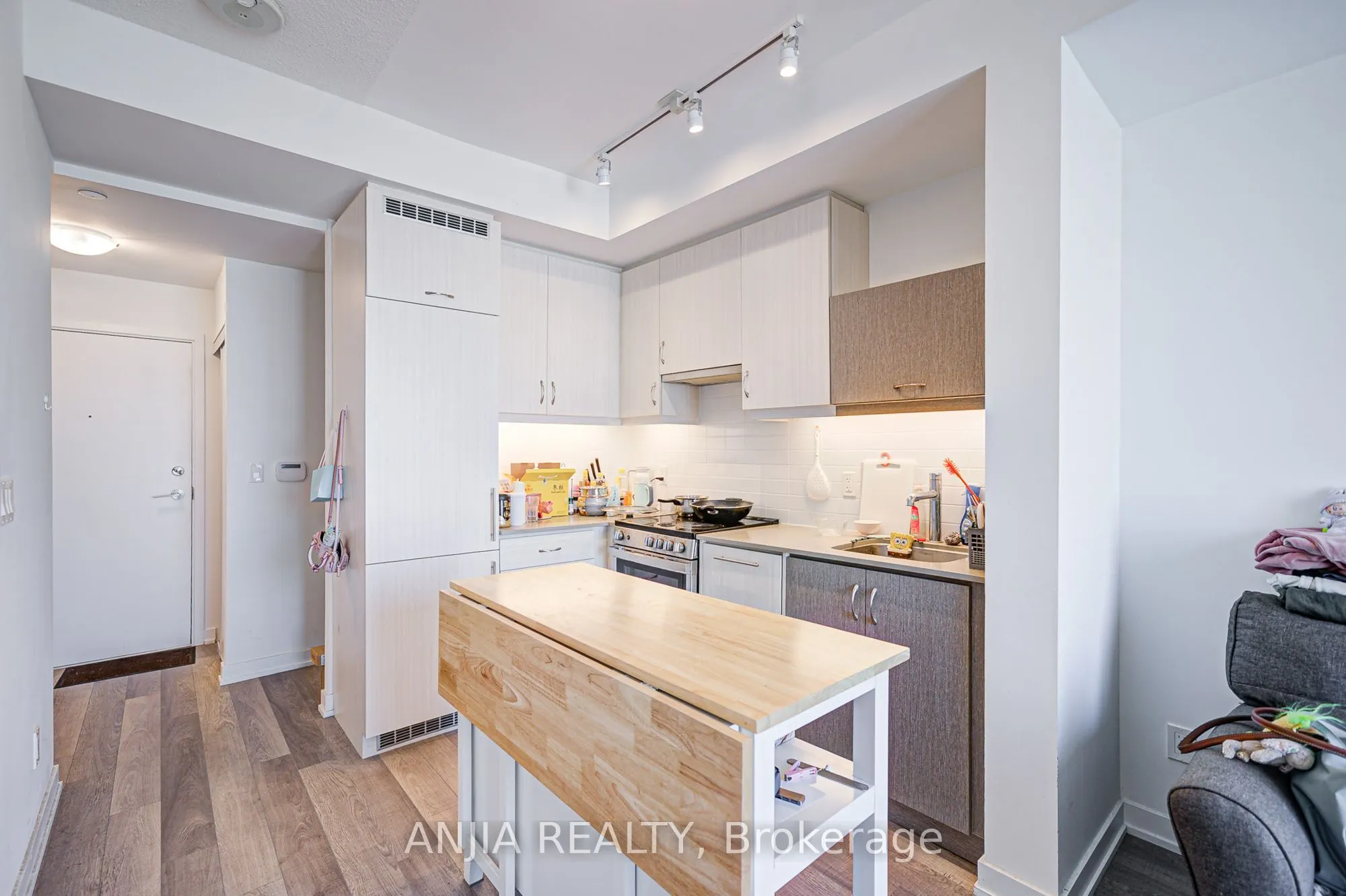 181 Huron Street, #1106