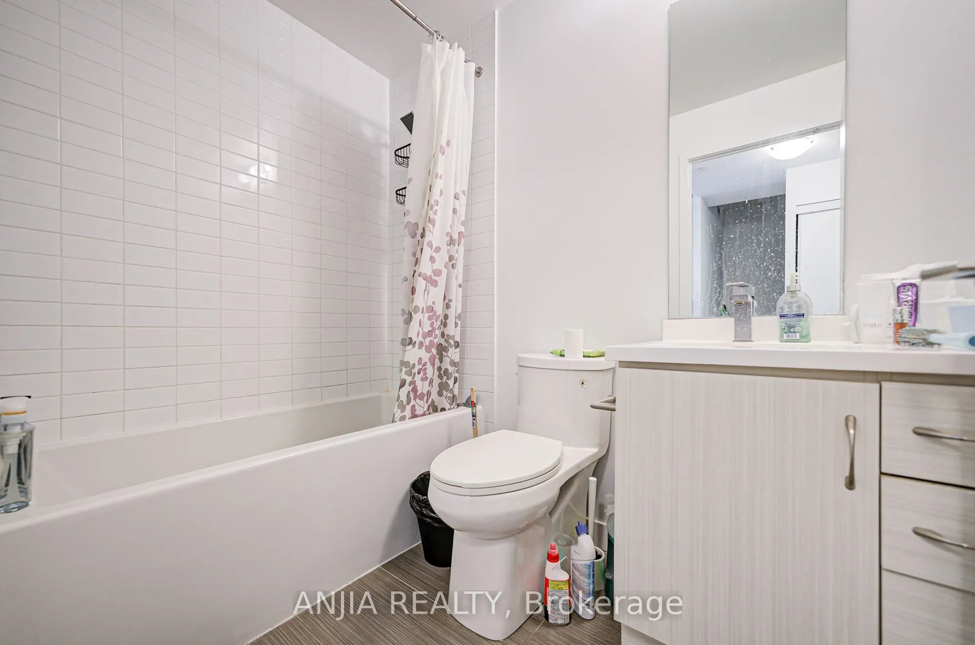 181 Huron Street, #1106