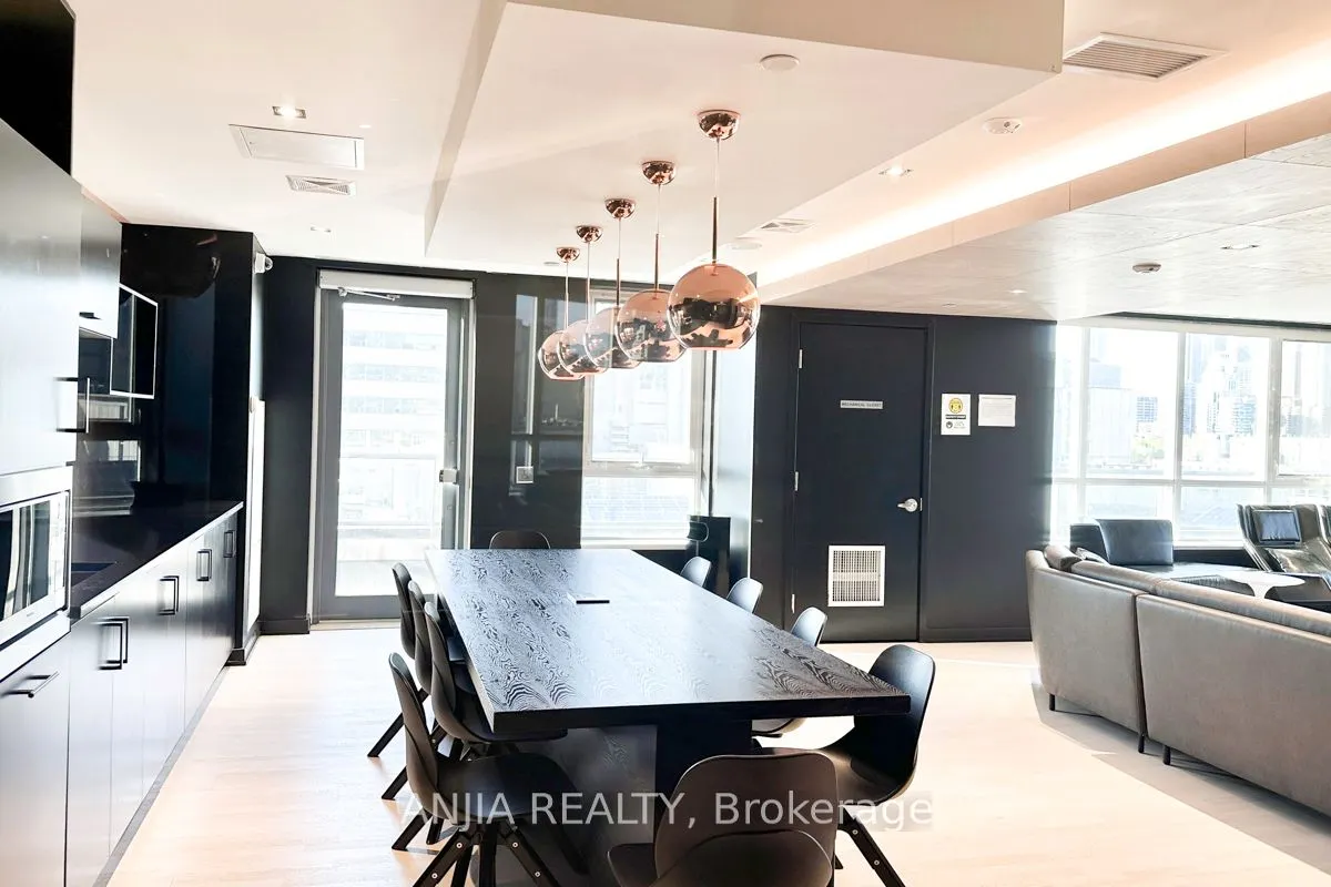 181 Huron Street, #1106