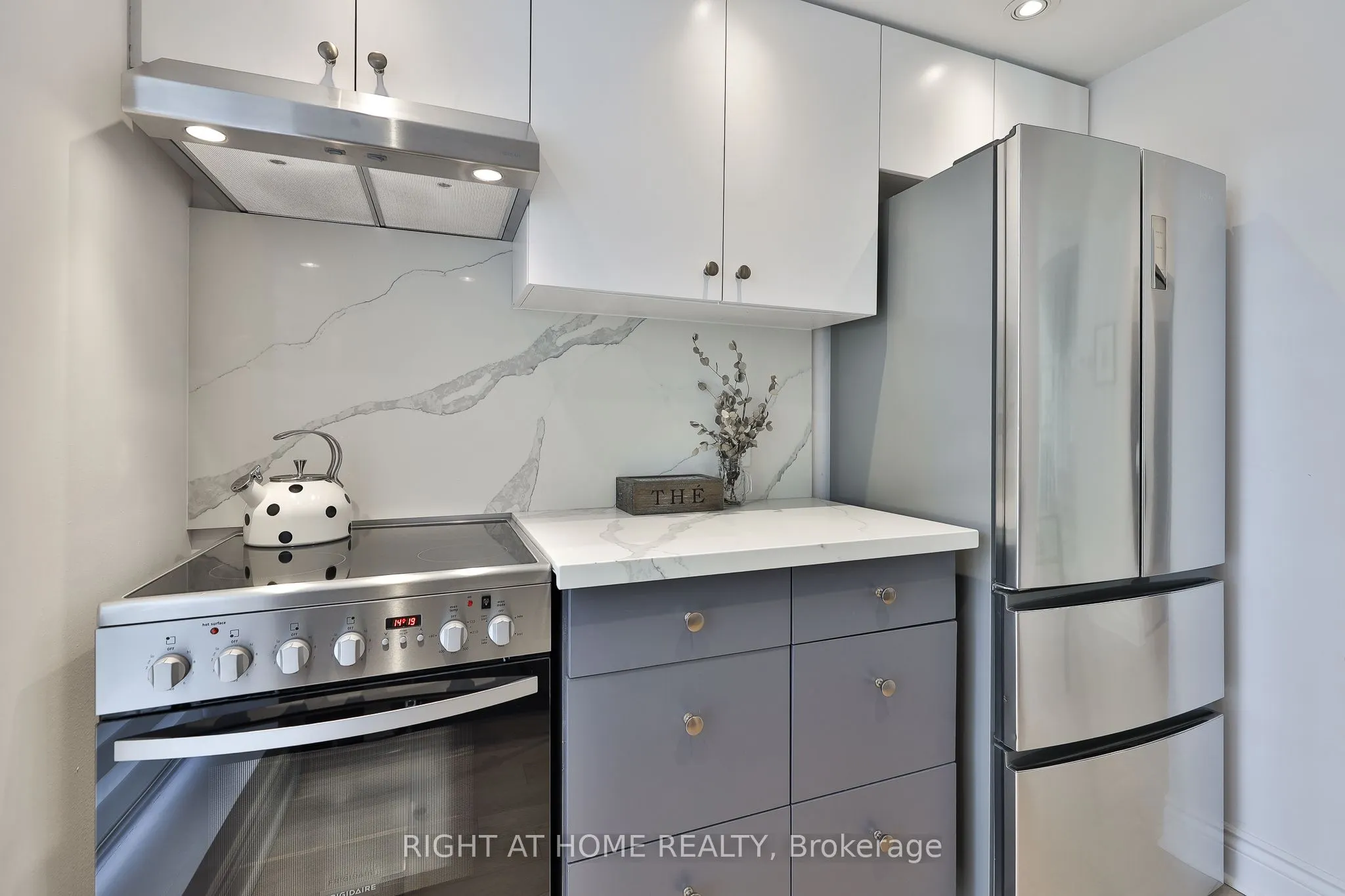 80 Charles Street E, #801