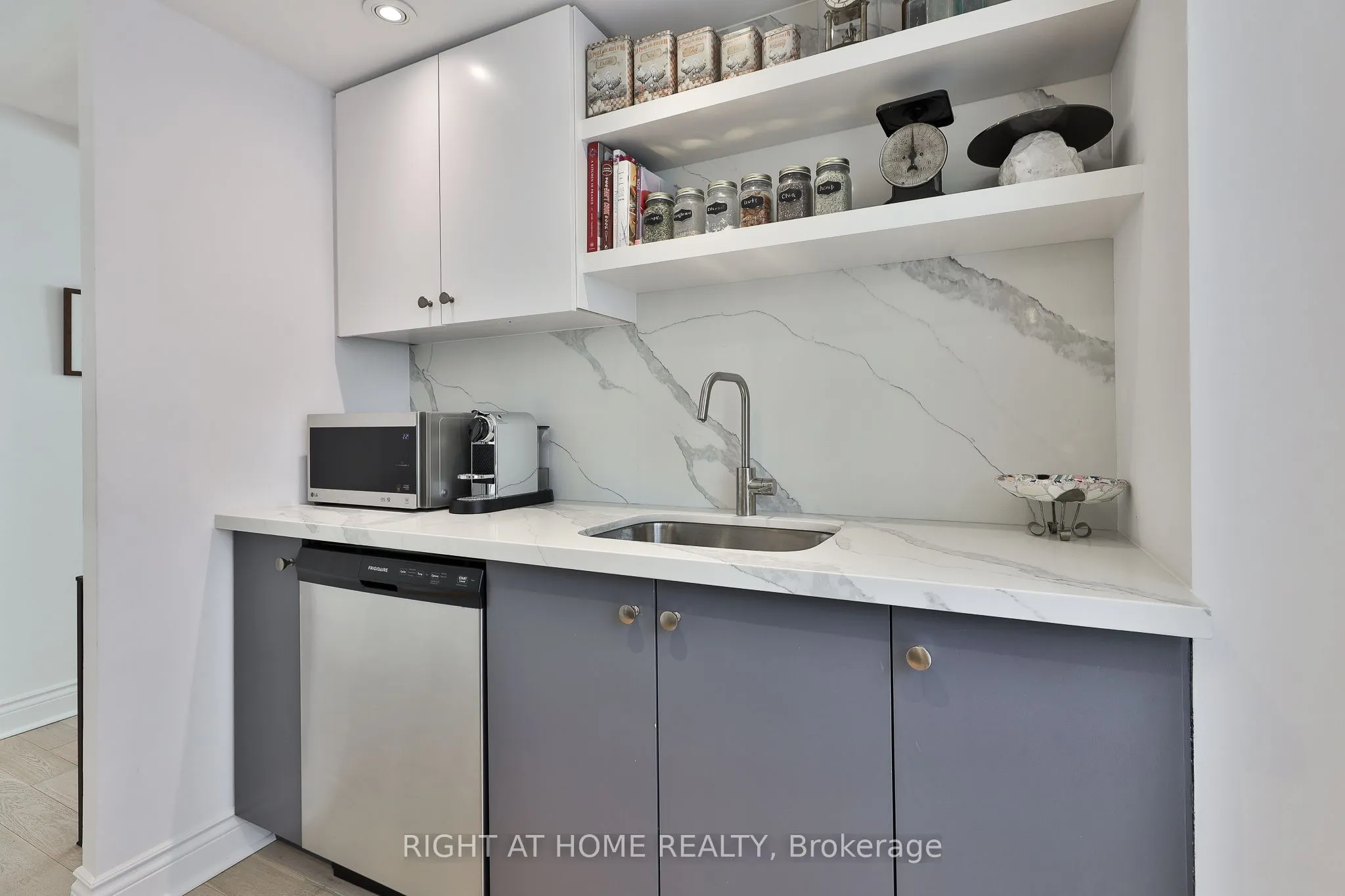 80 Charles Street E, #801