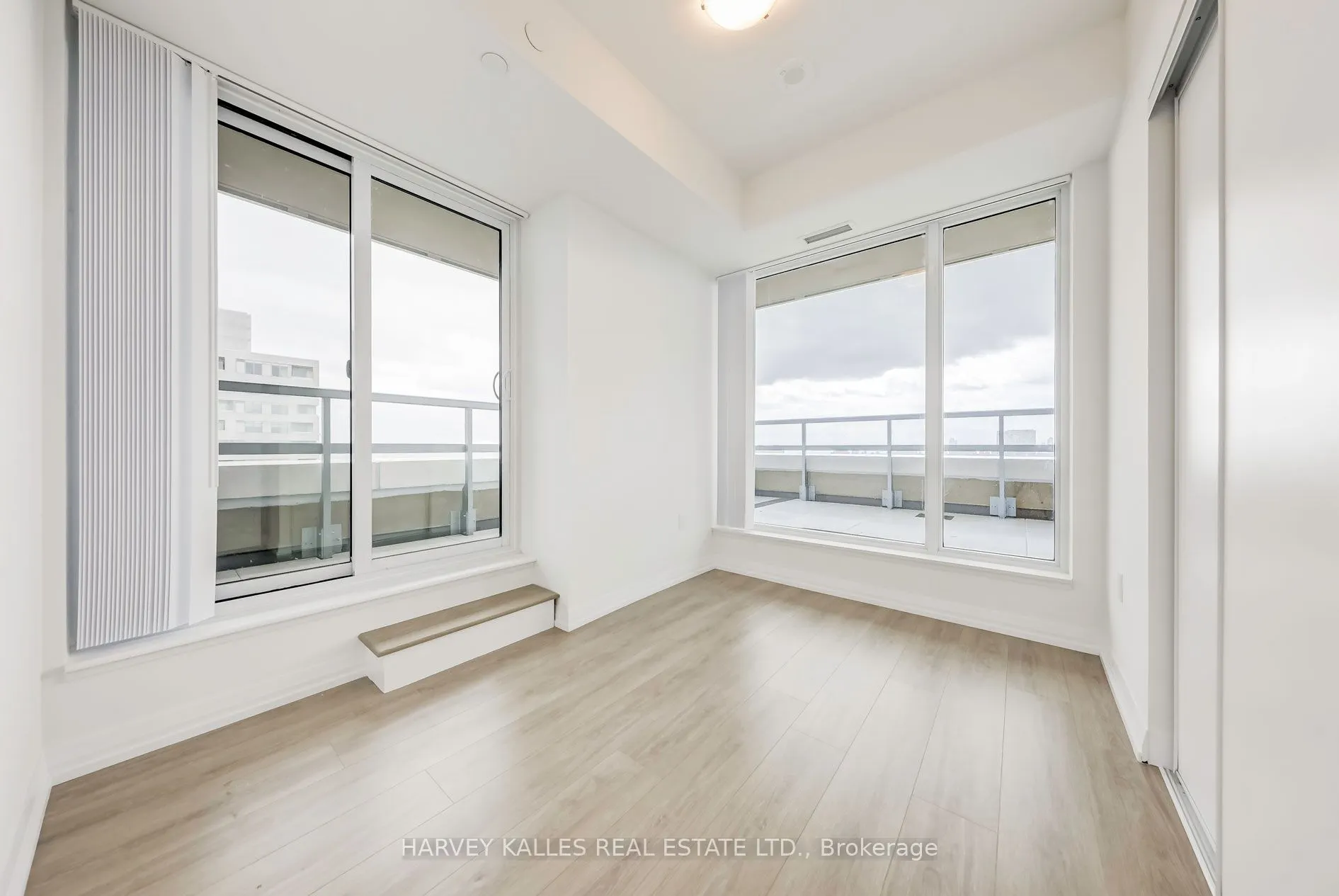 25 Holly Street, #2407