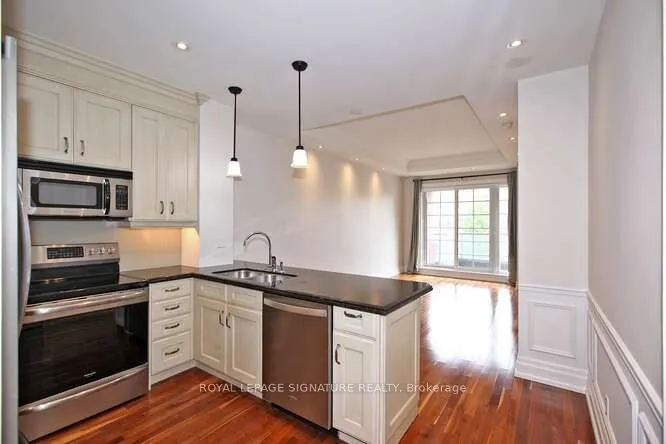 20 Burkebrook Place, #401