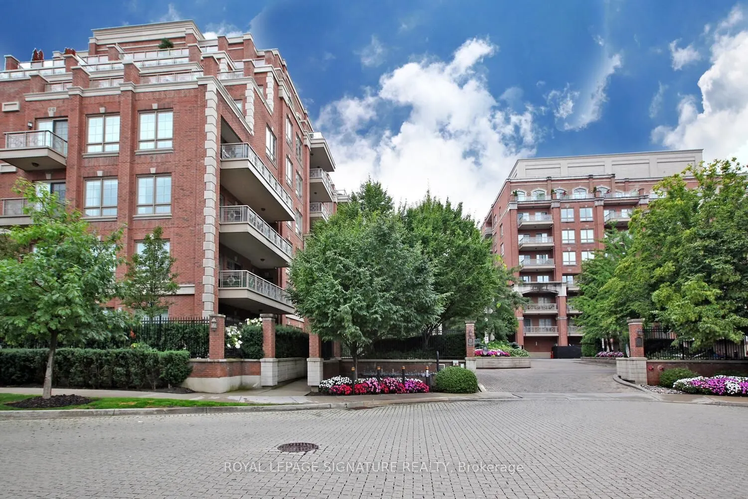 20 Burkebrook Place, #401