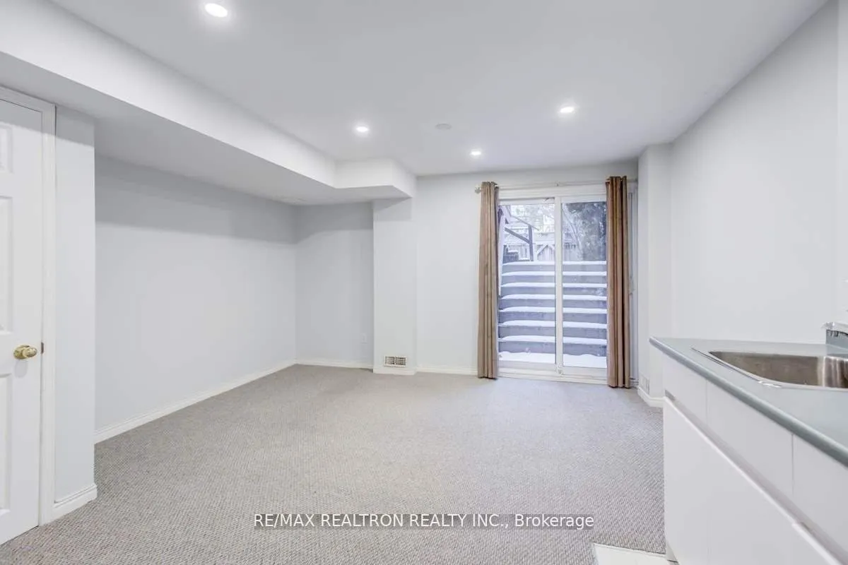 428 Bedford Park Avenue