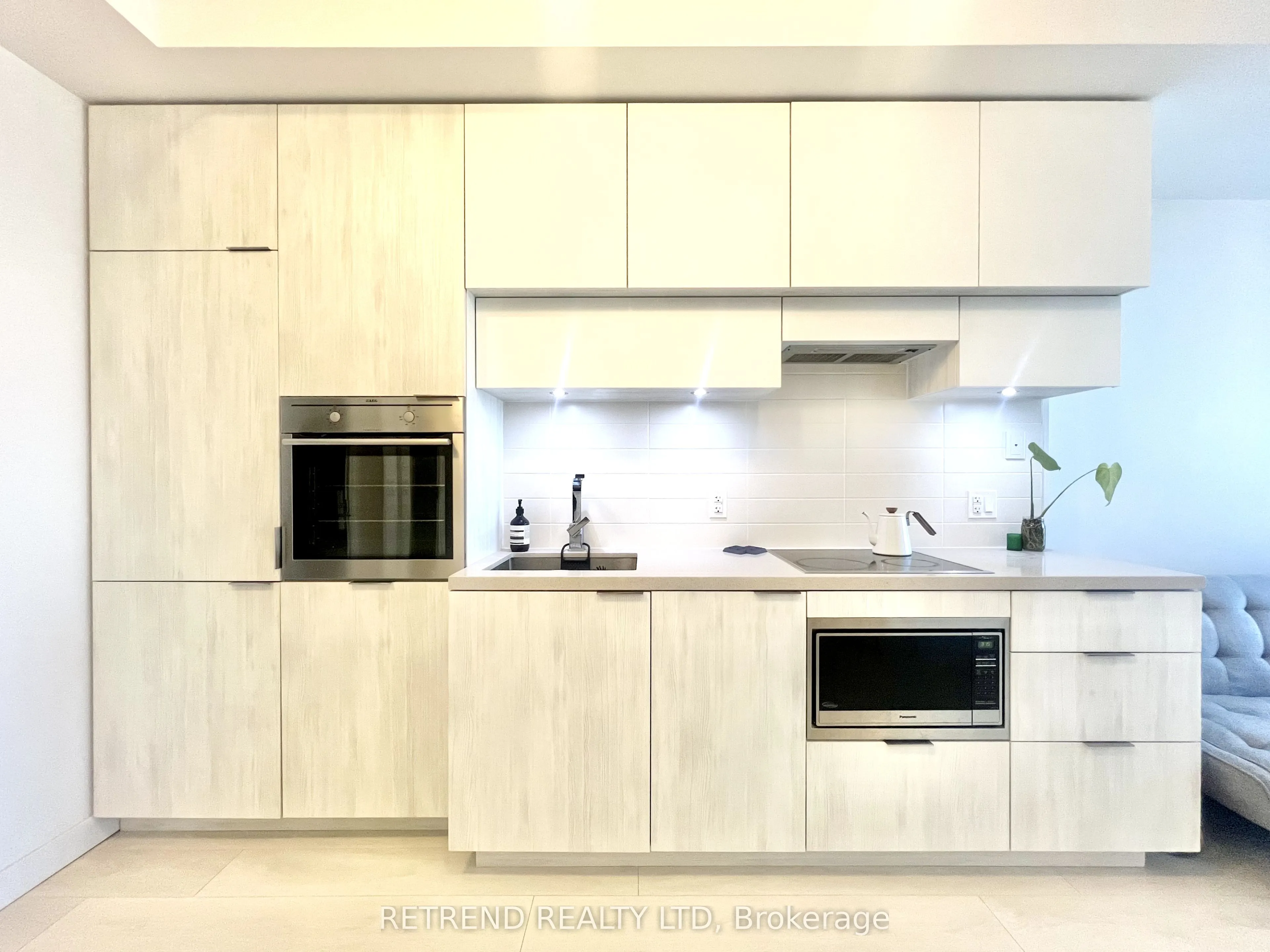 8 Eglinton Avenue E, #1810
